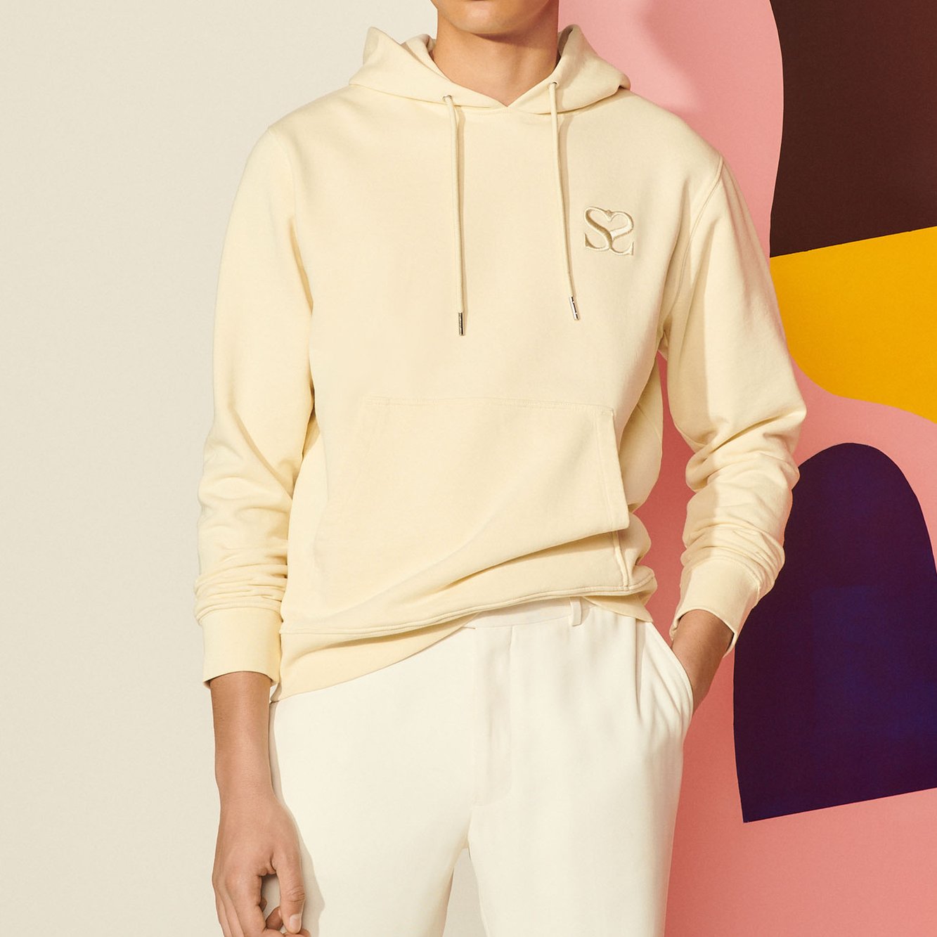 Photo produit Sweat à capuche avec broderie numéro 0