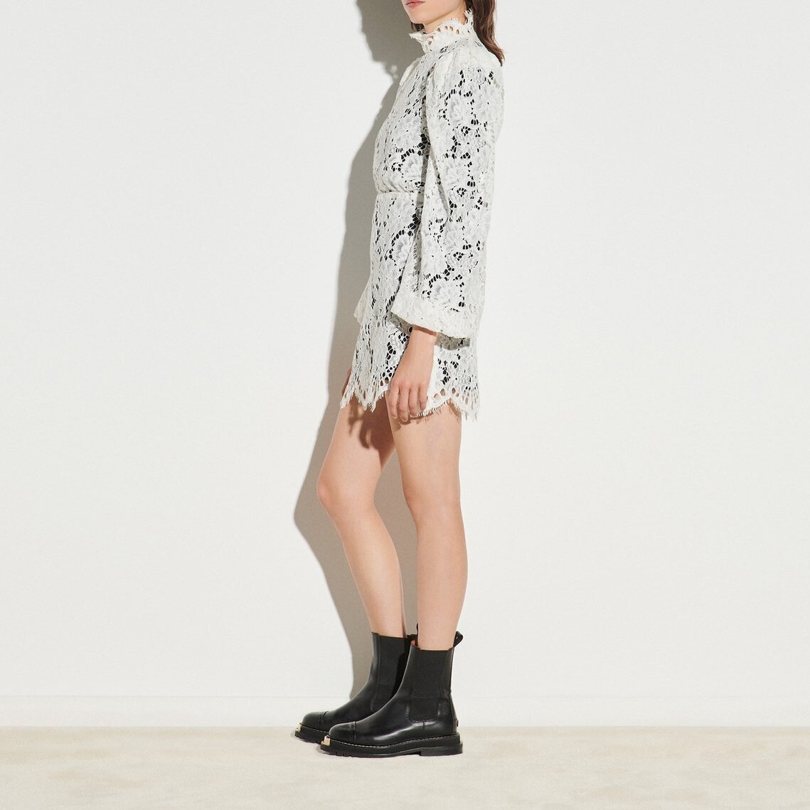 Robe courte en dentelle Sandro seconde main photo 3