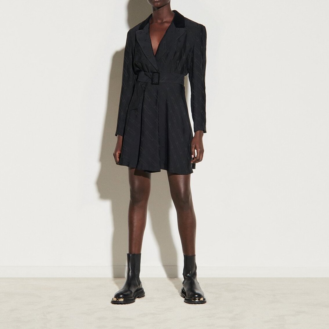 Kurzes Kleid im Blazer-Stil Sandro Second-Hand photo 4