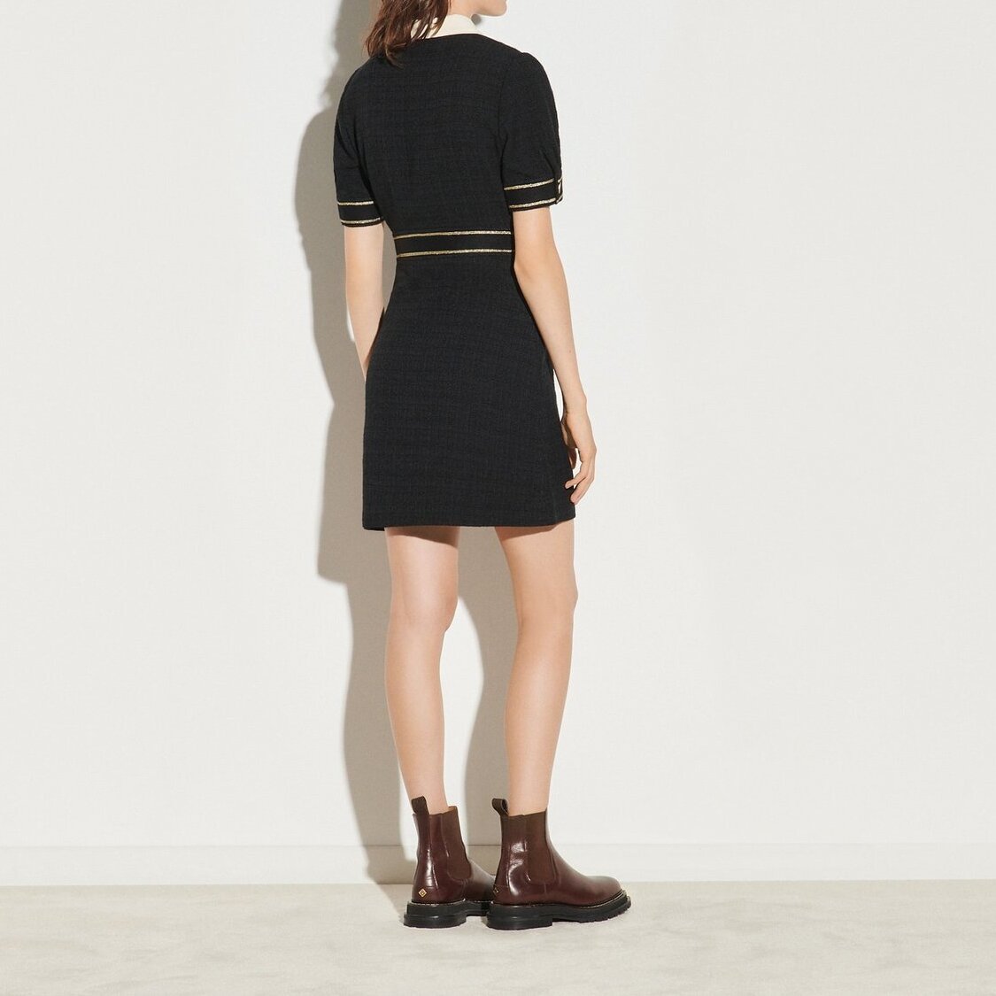 Kurzarmkleid aus Tweed Sandro Second-Hand photo 2