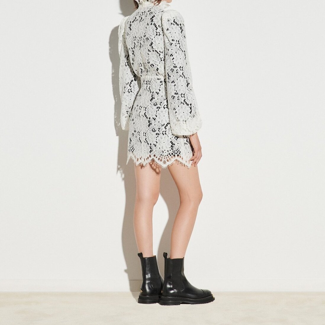 Robe courte en dentelle Sandro seconde main photo 2