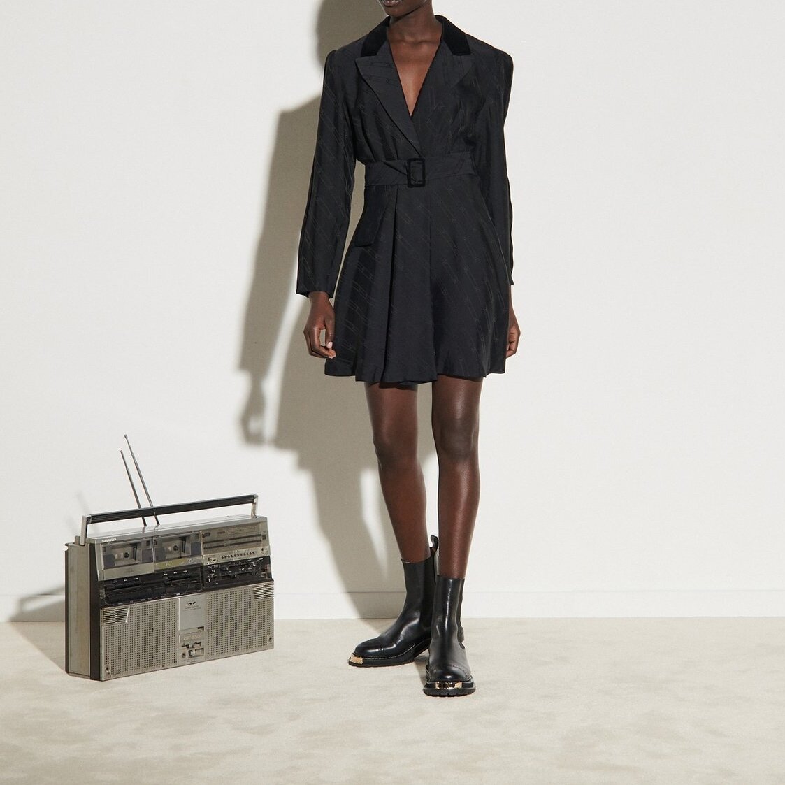 Kurzes Kleid im Blazer-Stil Sandro Second-Hand photo 1