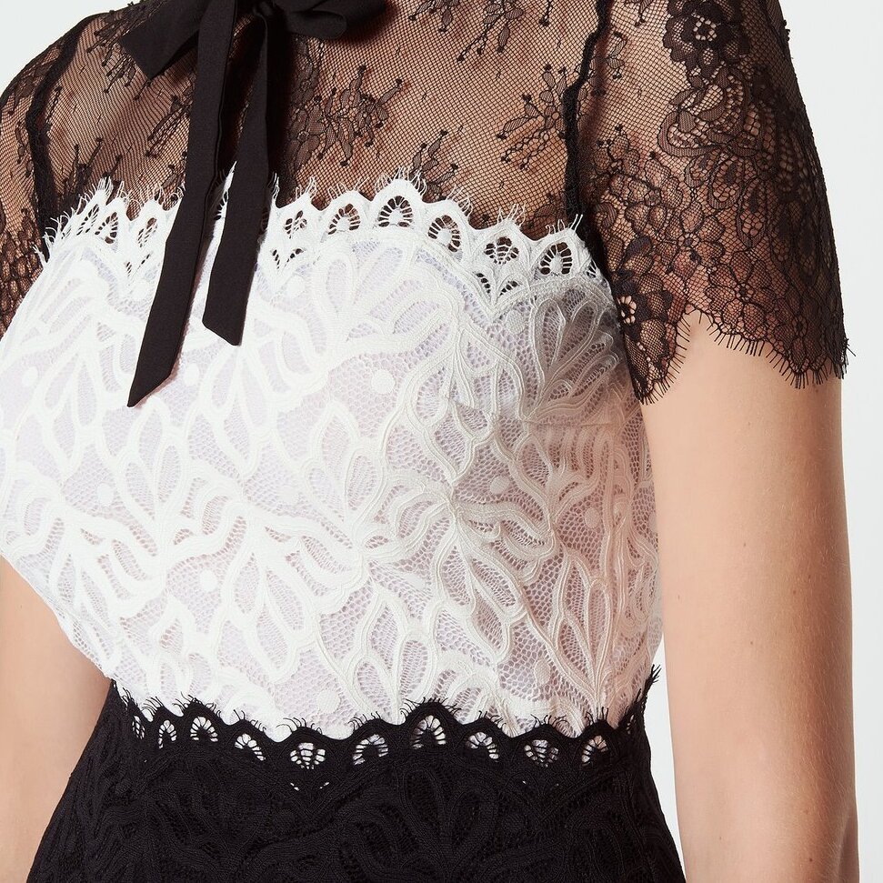 Robe dentelle bicolore Sandro seconde main photo 4