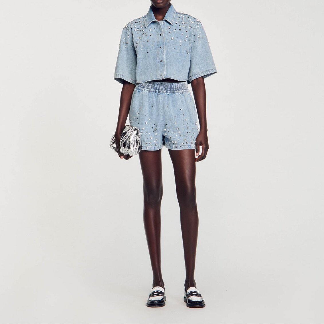 Short large en denim orné de strass Sandro seconde main photo 2