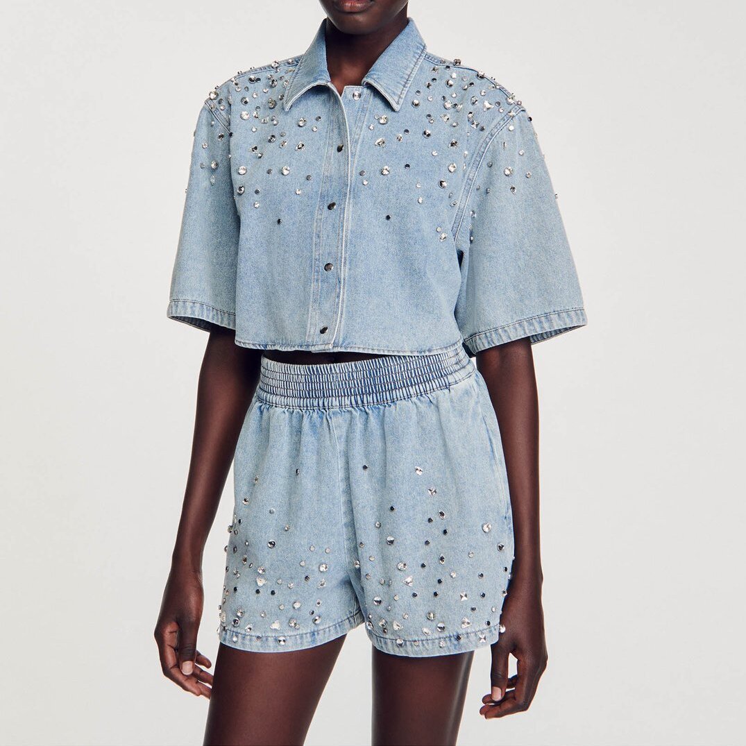 Short large en denim orné de strass Sandro seconde main photo 4