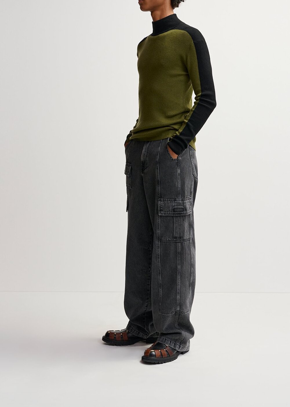 Jean treillis noir aux jambes larges RE—SSENTIEL seconde main photo 5