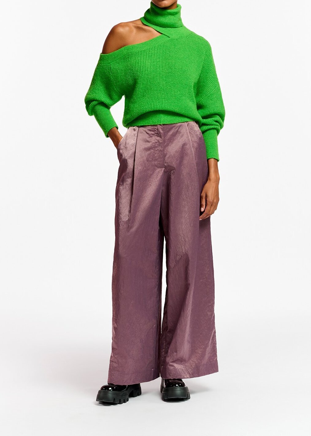 Pull en tricot vert à  découpe RE—SSENTIEL seconde main photo 3
