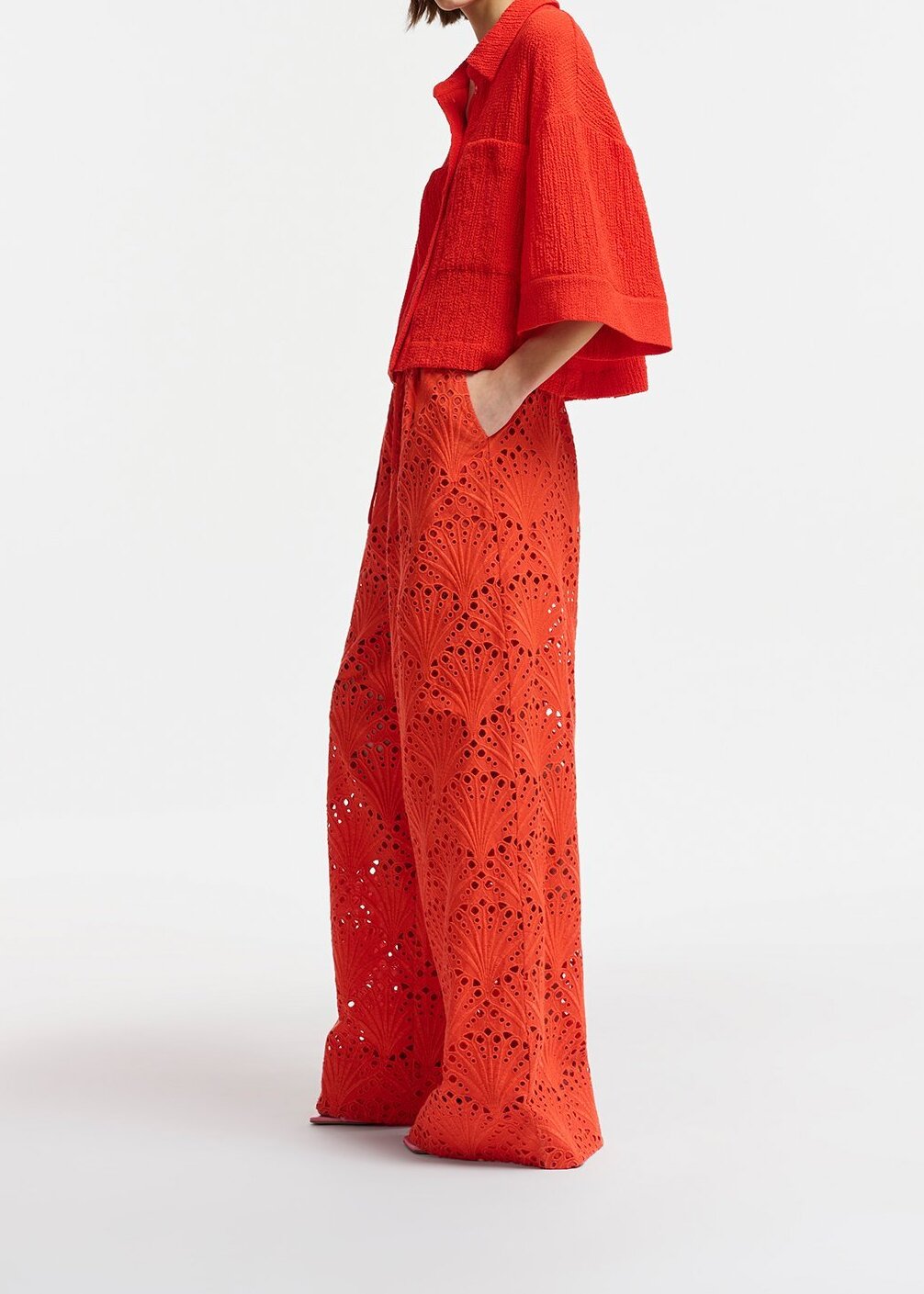 Chemise courte en cloqué rouge RE—SSENTIEL seconde main photo 4