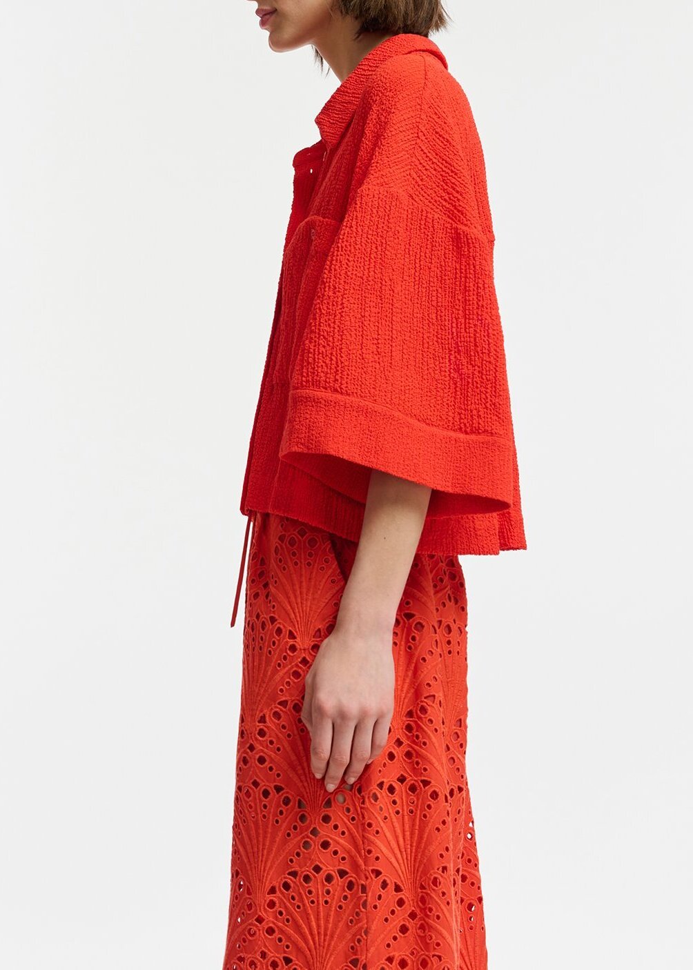 Chemise courte en cloqué rouge RE—SSENTIEL seconde main photo 5