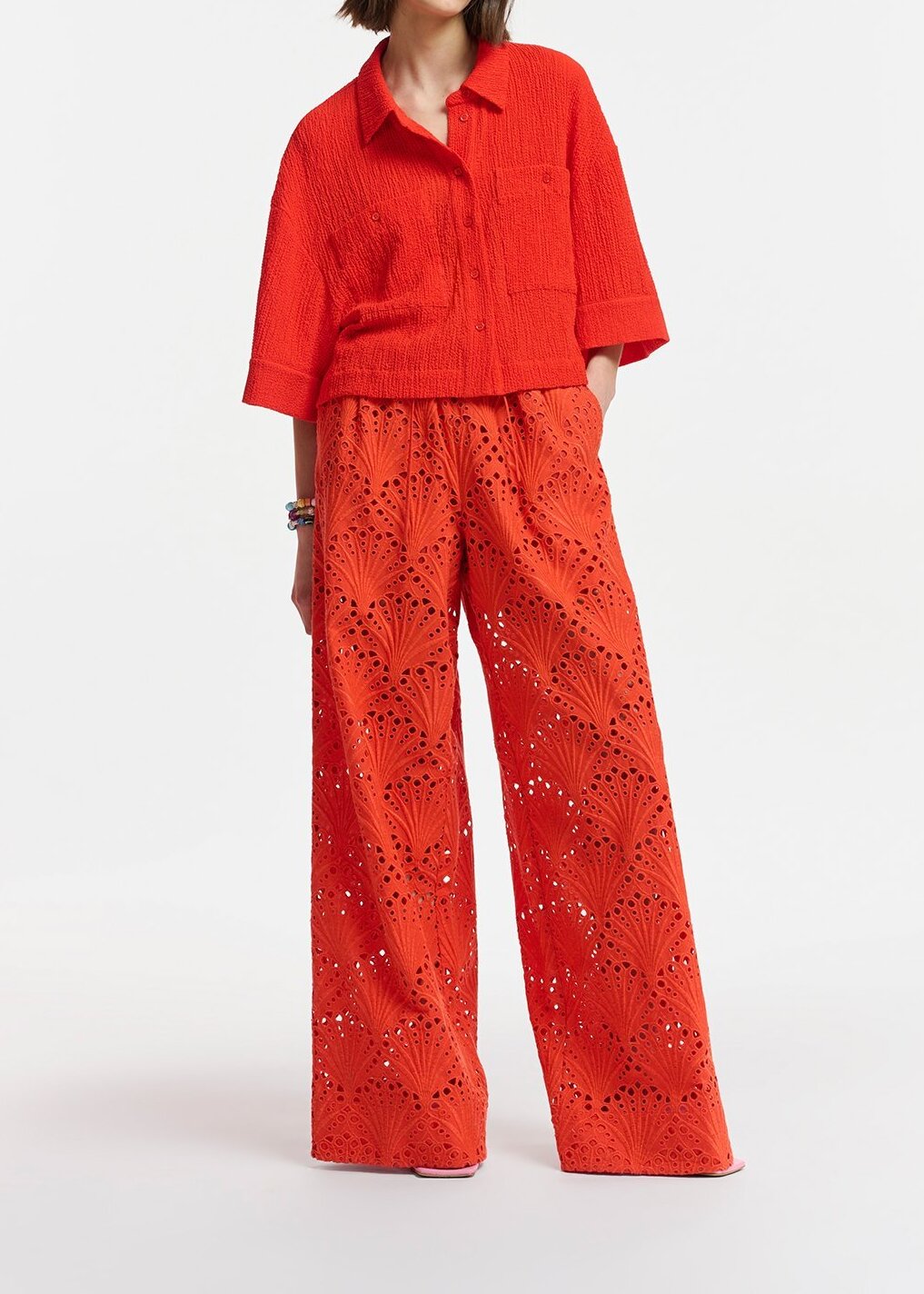 Chemise courte en cloqué rouge RE—SSENTIEL seconde main photo 7