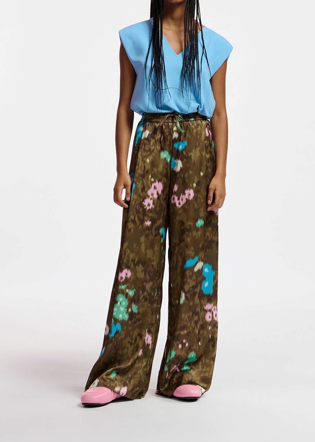 Kaki broek met brede pijpen en bloemenprint RE—SSENTIEL tweedehands photo 3