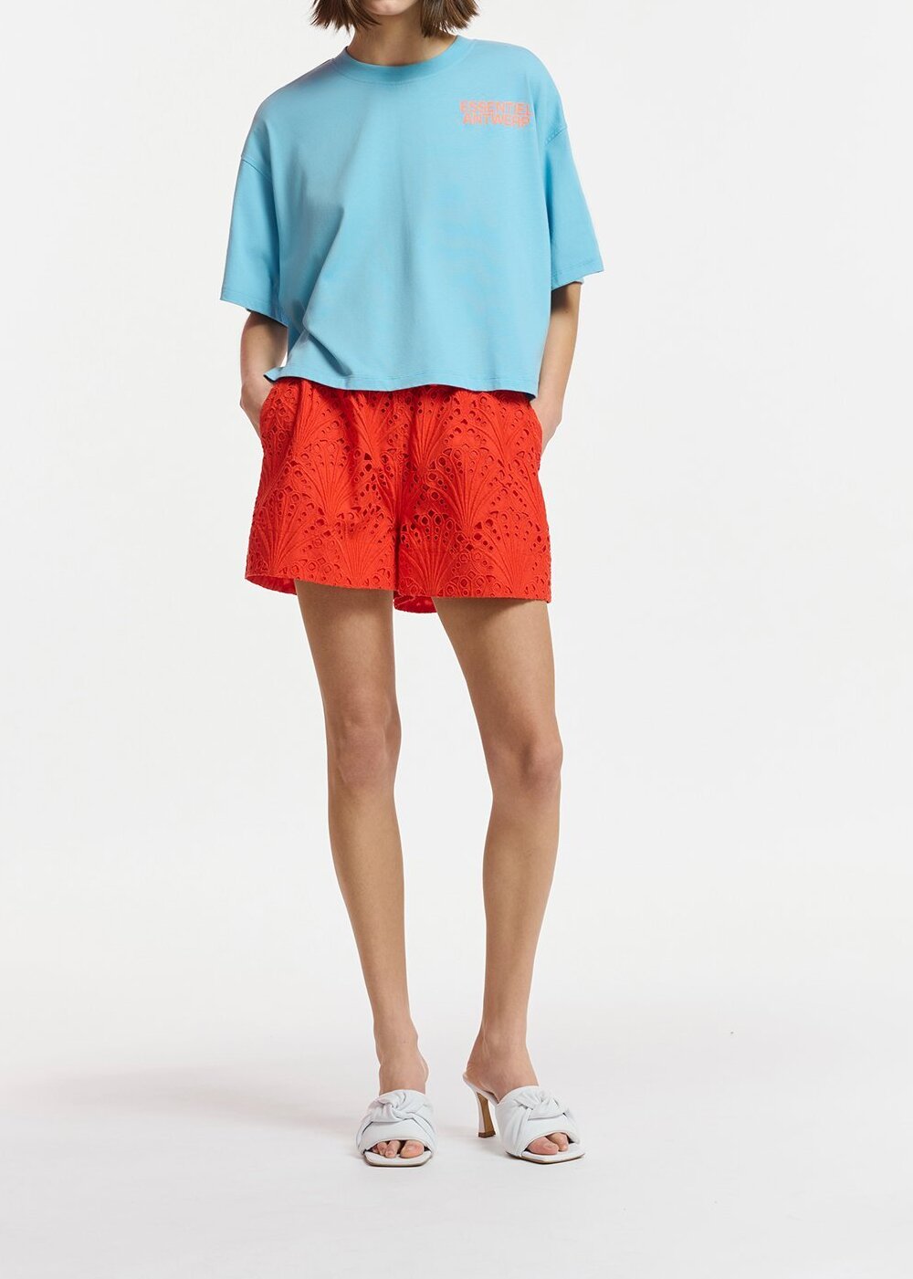 Short en broderie anglaise de coton rouge RE—SSENTIEL seconde main photo 3
