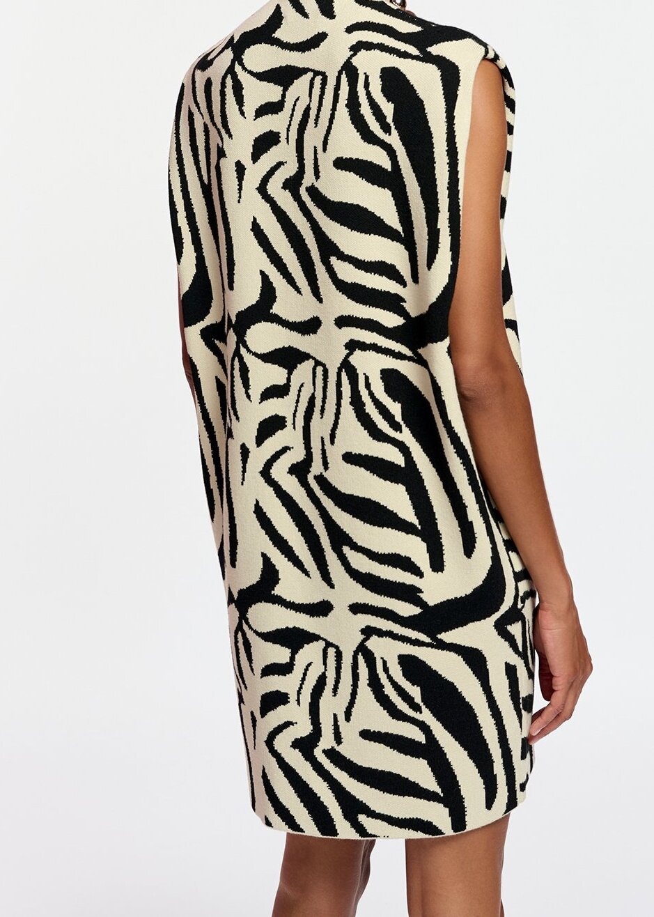 Off-white and black zebra jacquard-knitted dress RE—SSENTIEL second-hand photo 5