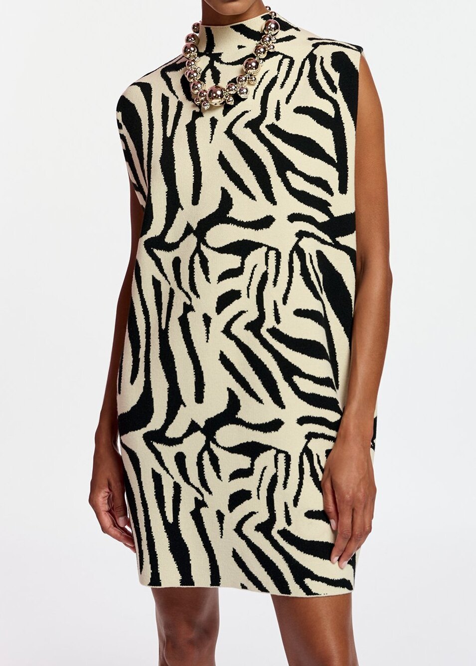 Off-white and black zebra jacquard-knitted dress RE—SSENTIEL second-hand photo 6