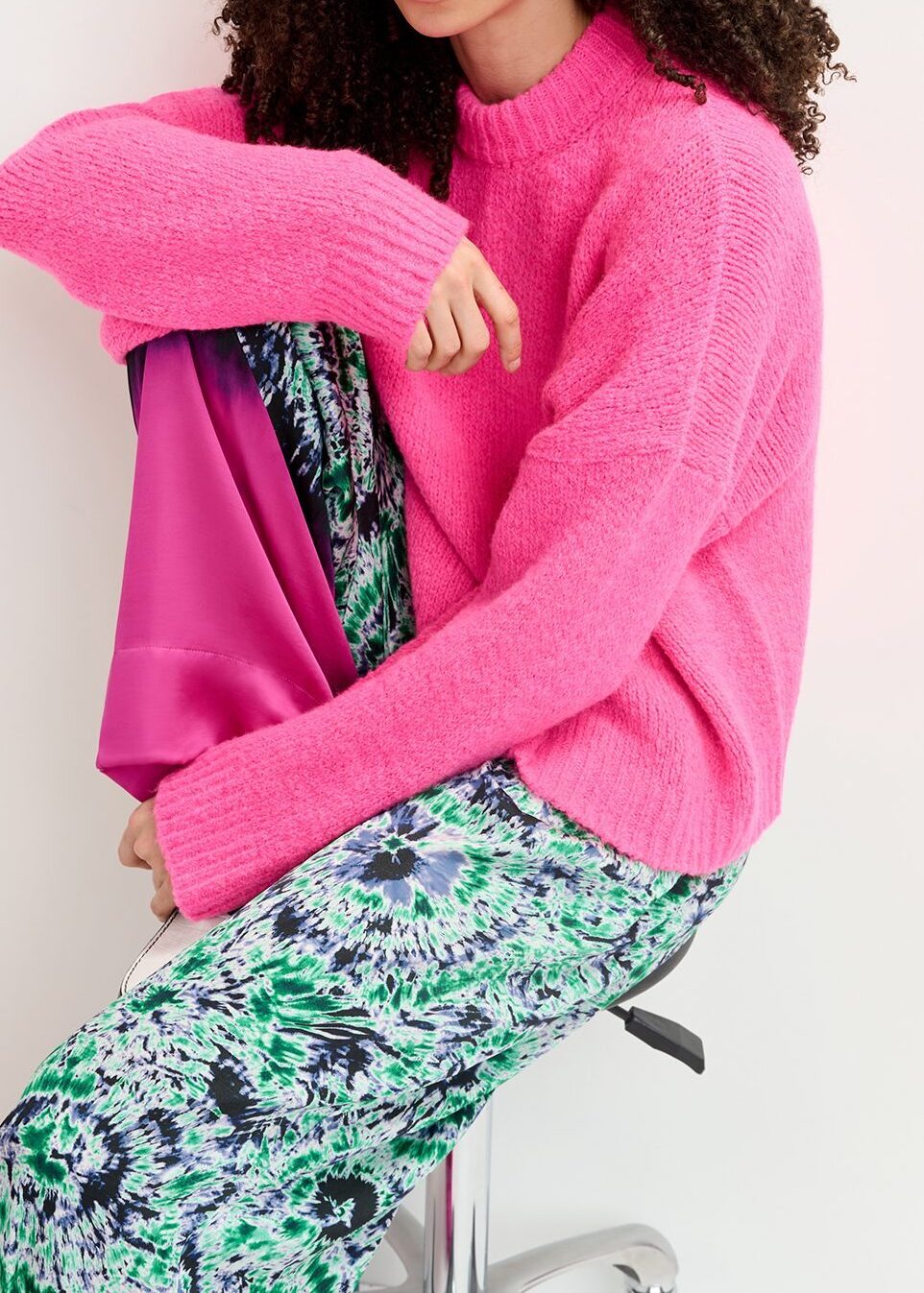 Pull en gros tricot rose fluo RE—SSENTIEL seconde main photo 4