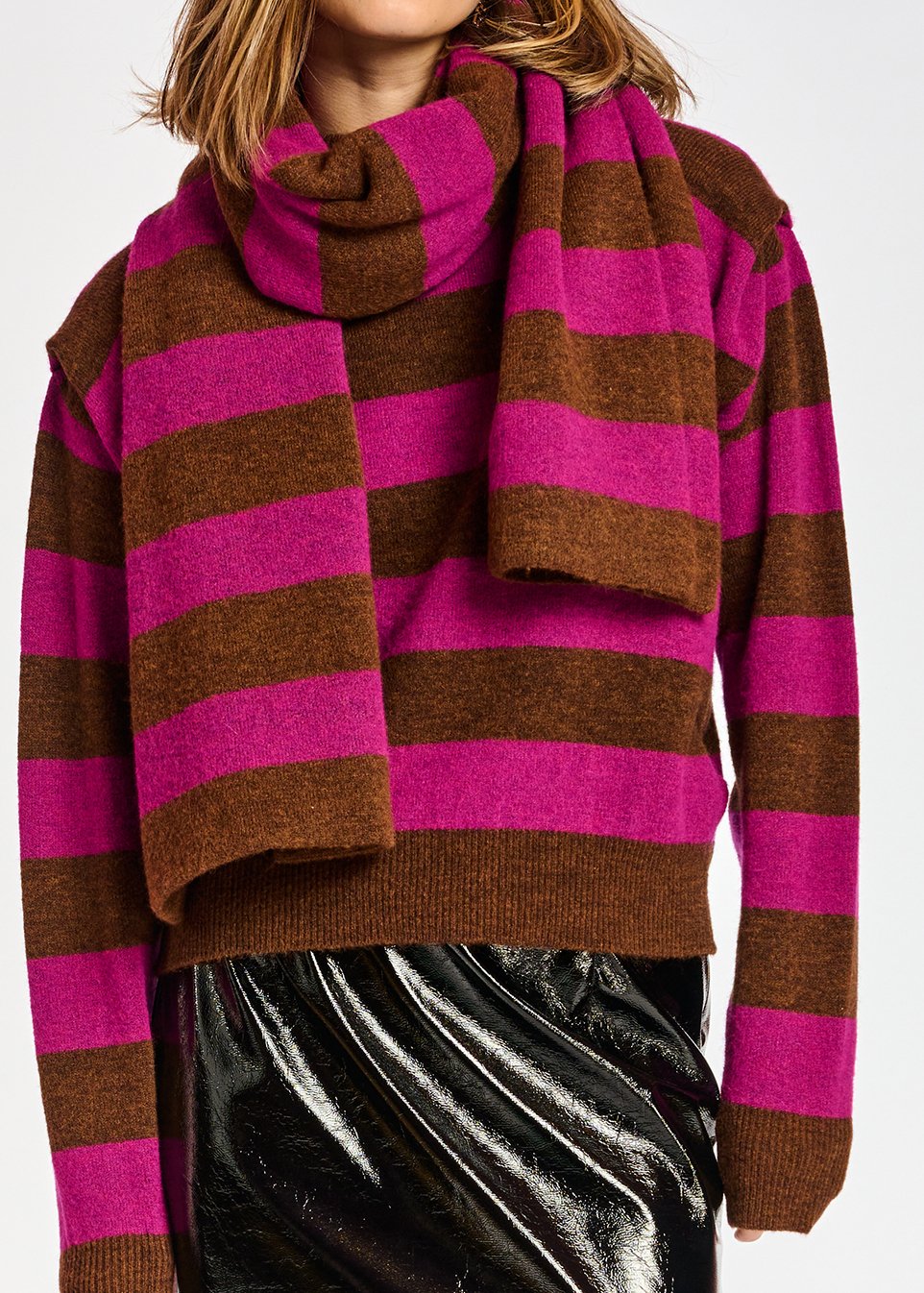 Sjaal met bruin en fuchsia streepmotief RE—SSENTIEL tweedehands photo 11
