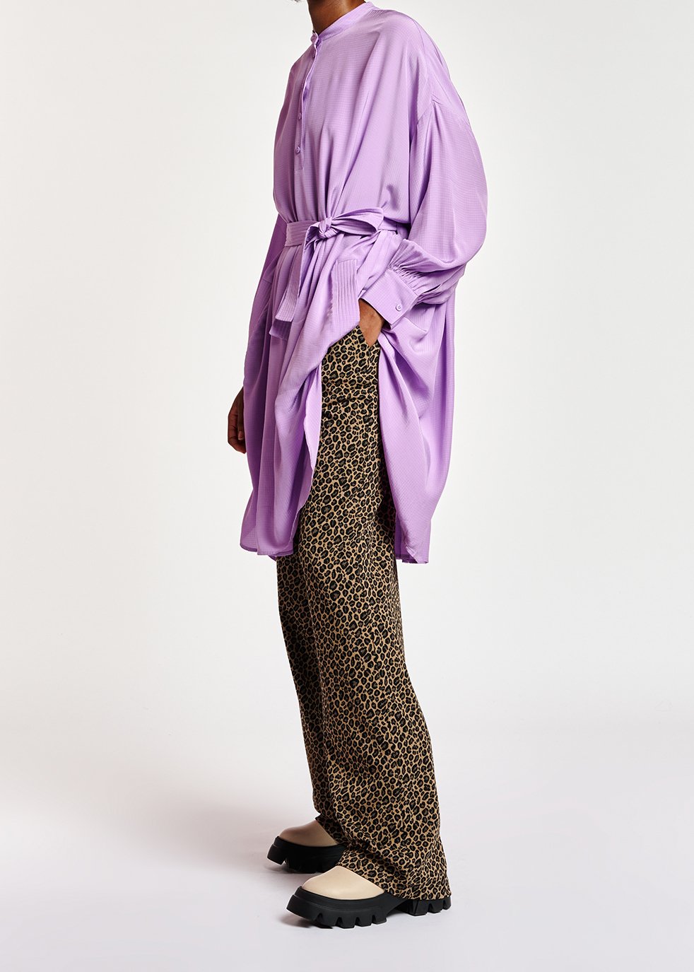 Robe chemise lilas au dos plissé RE—SSENTIEL seconde main photo 6