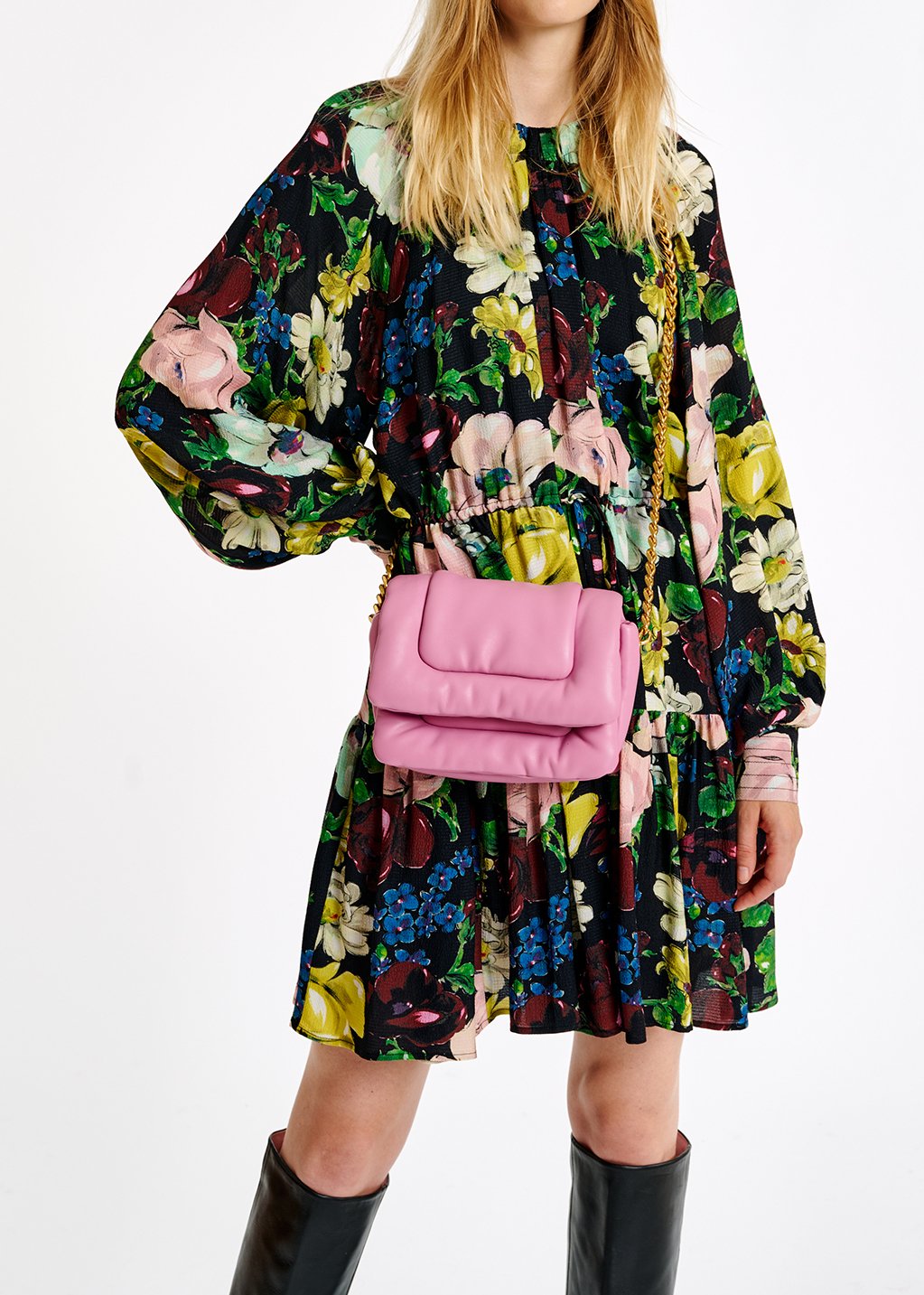Zwarte, witte en gele mini-jurk met bloemenprint RE—SSENTIEL tweedehands photo 3