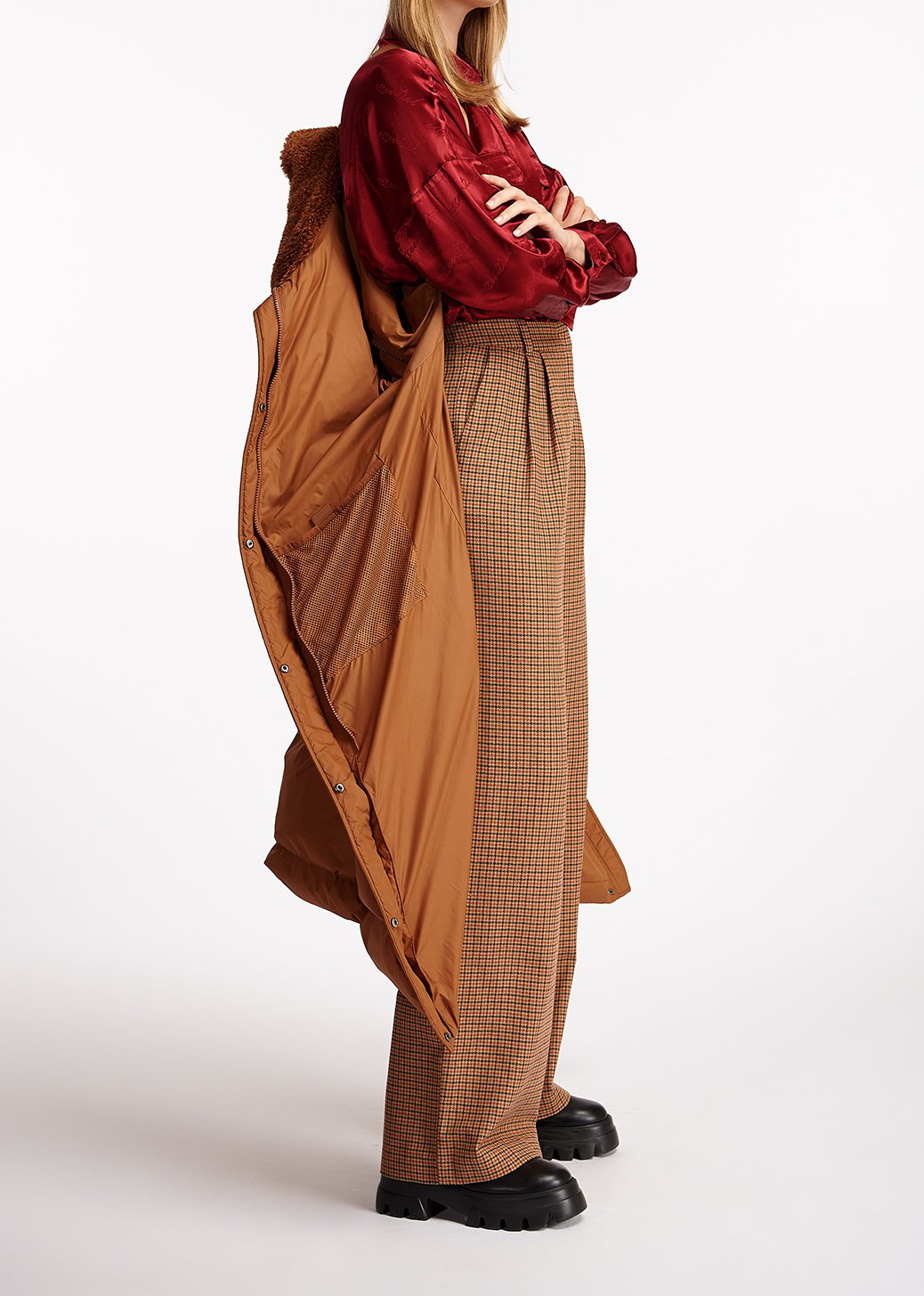 Pantalon à  carreaux marron aux jambes larges RE—SSENTIEL seconde main photo 8