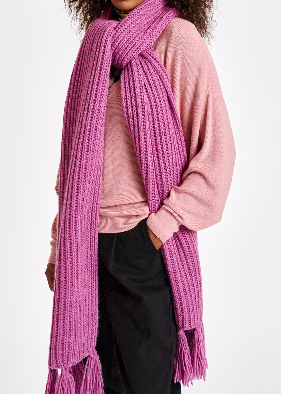 Pull en côtes rose à  encolure en v RE—SSENTIEL seconde main photo 7