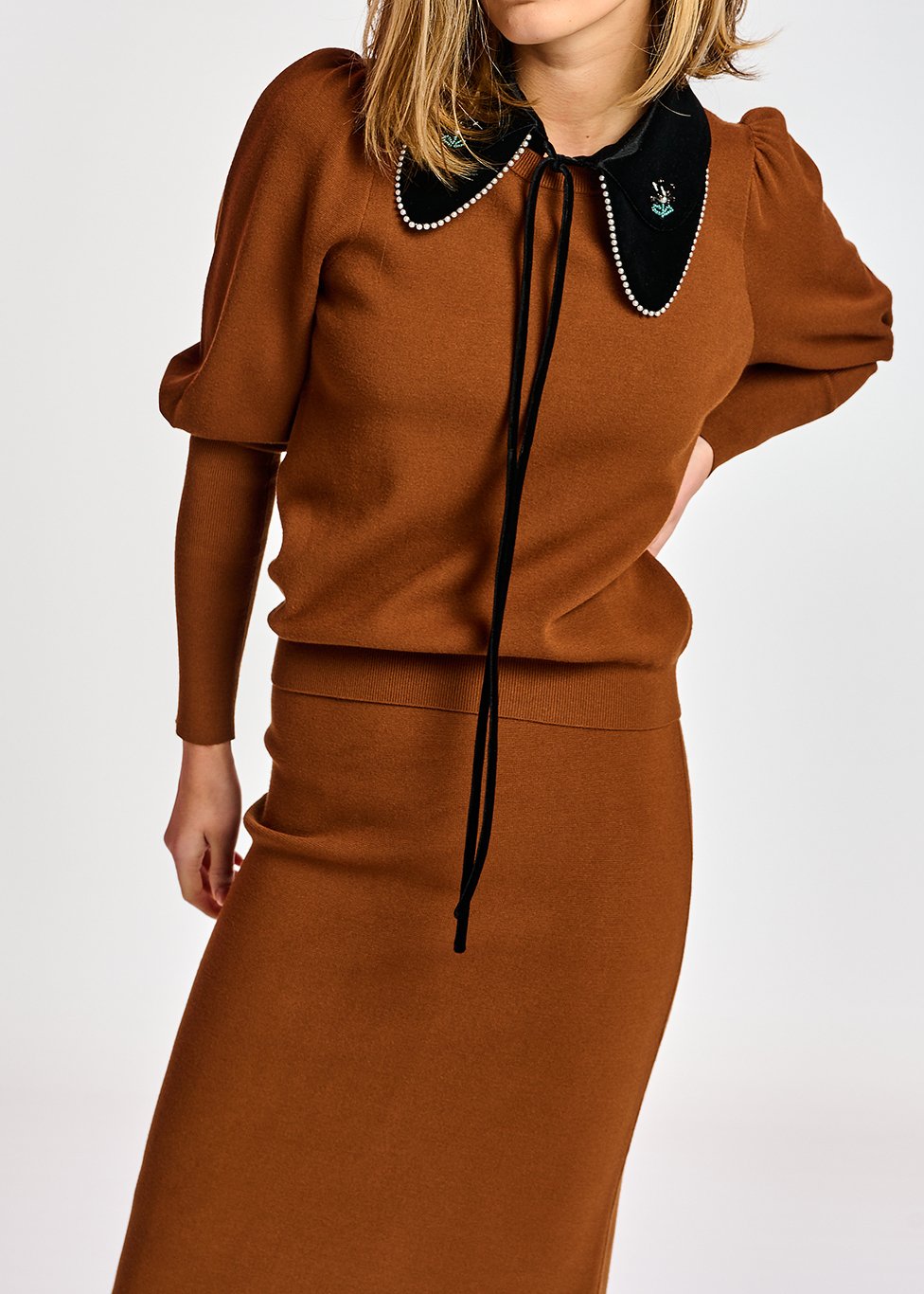 Bruine trui met pofschouders RE—SSENTIEL tweedehands photo 3