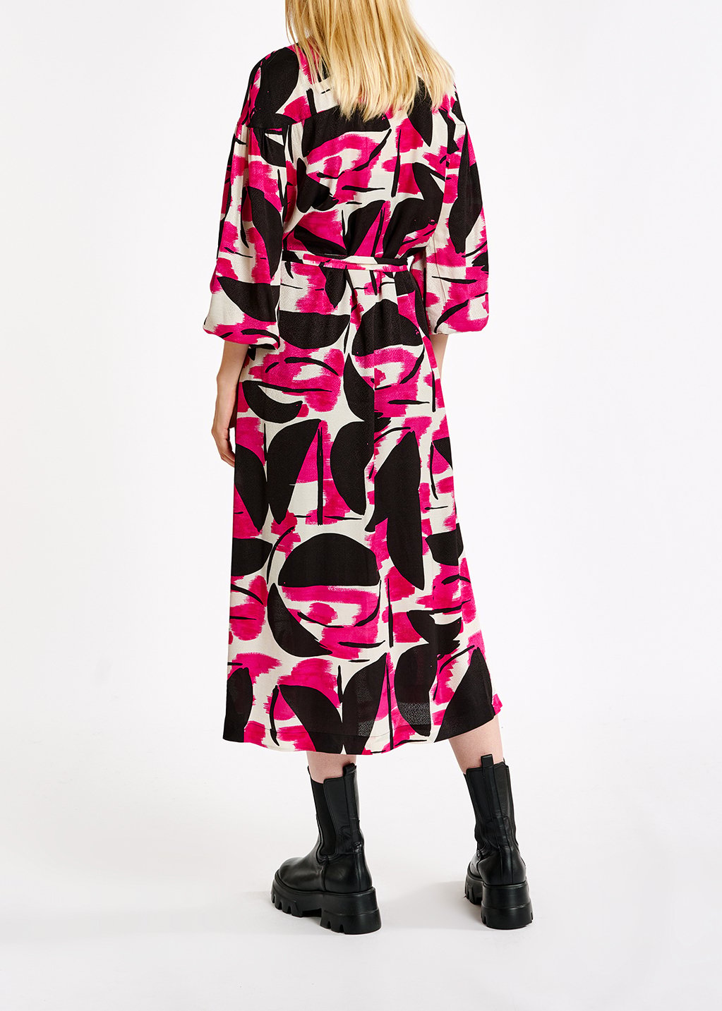 Robe midi à  imprimé abstrait fuchsia, noir et blanc RE—SSENTIEL seconde main photo 4