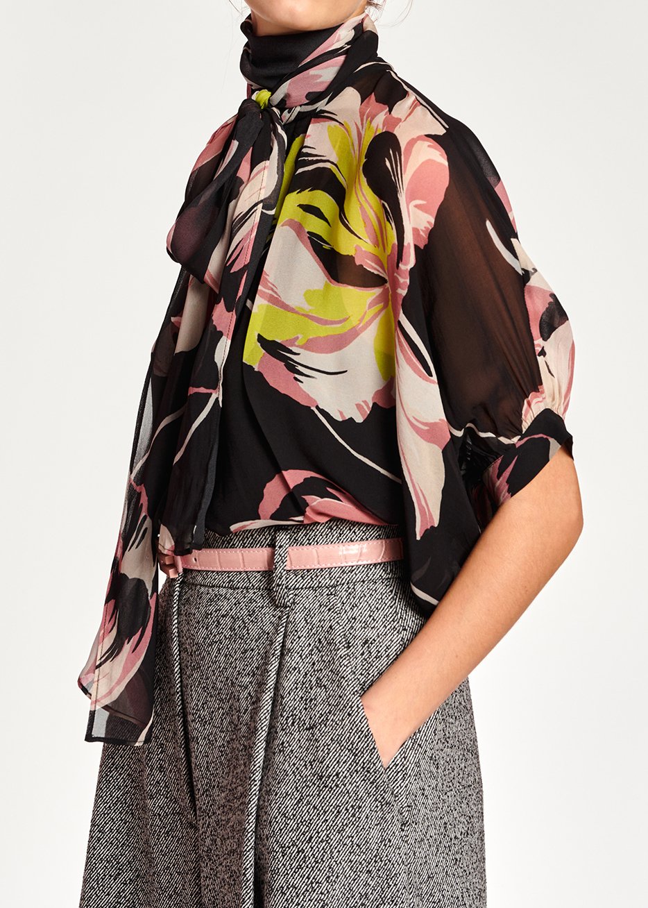 Zwarte volumineuze top met bloemen RE—SSENTIEL tweedehands photo 4