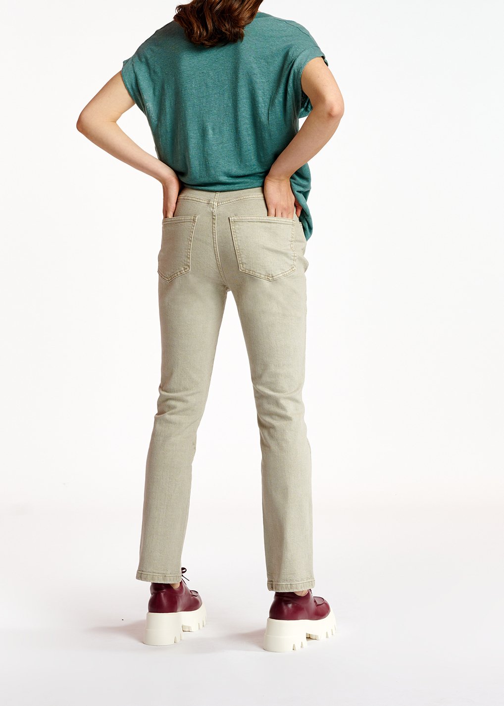 Jean beige aux jambes droites RE—SSENTIEL seconde main photo 4