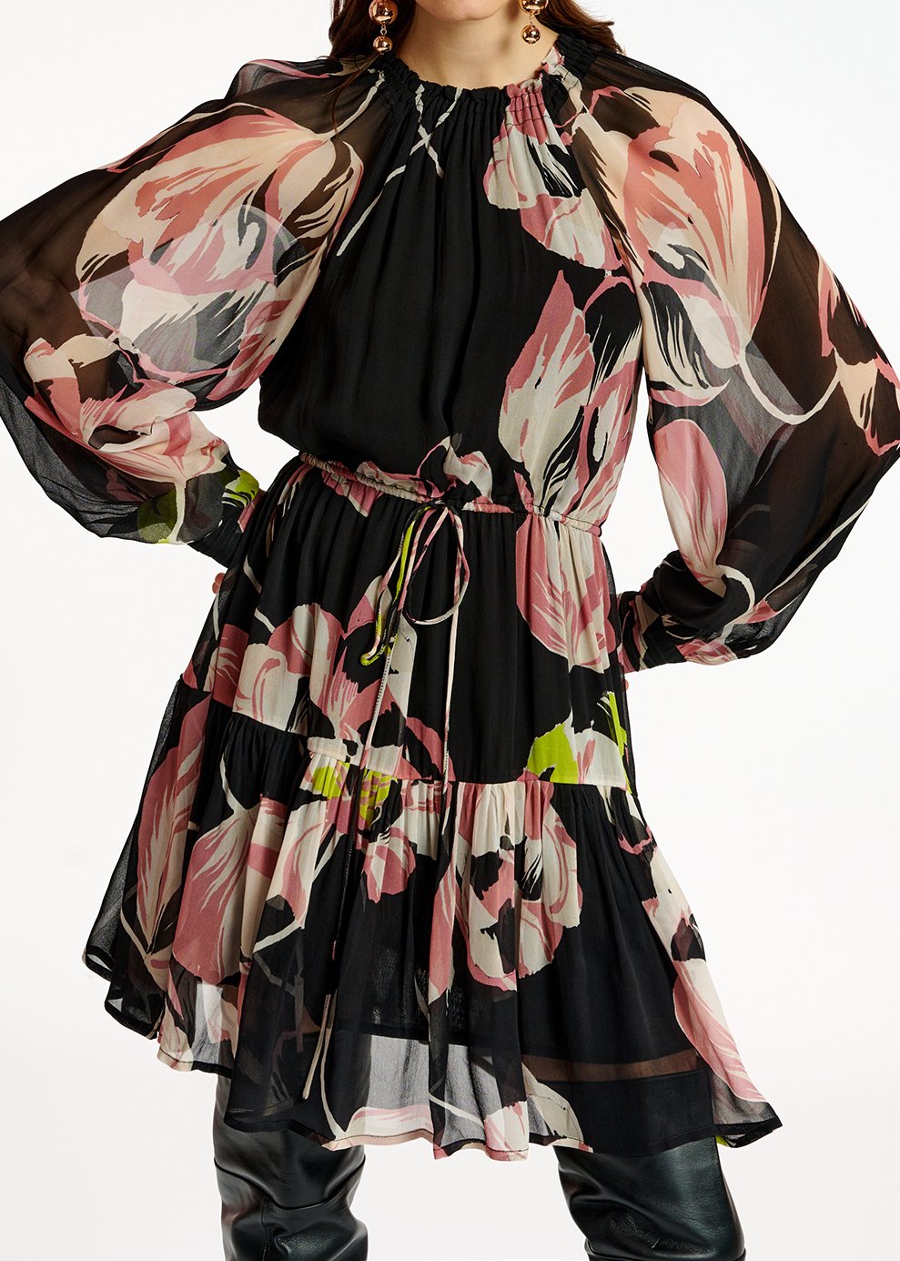 Zwarte mini-jurk met bloemenprint RE—SSENTIEL tweedehands photo 3