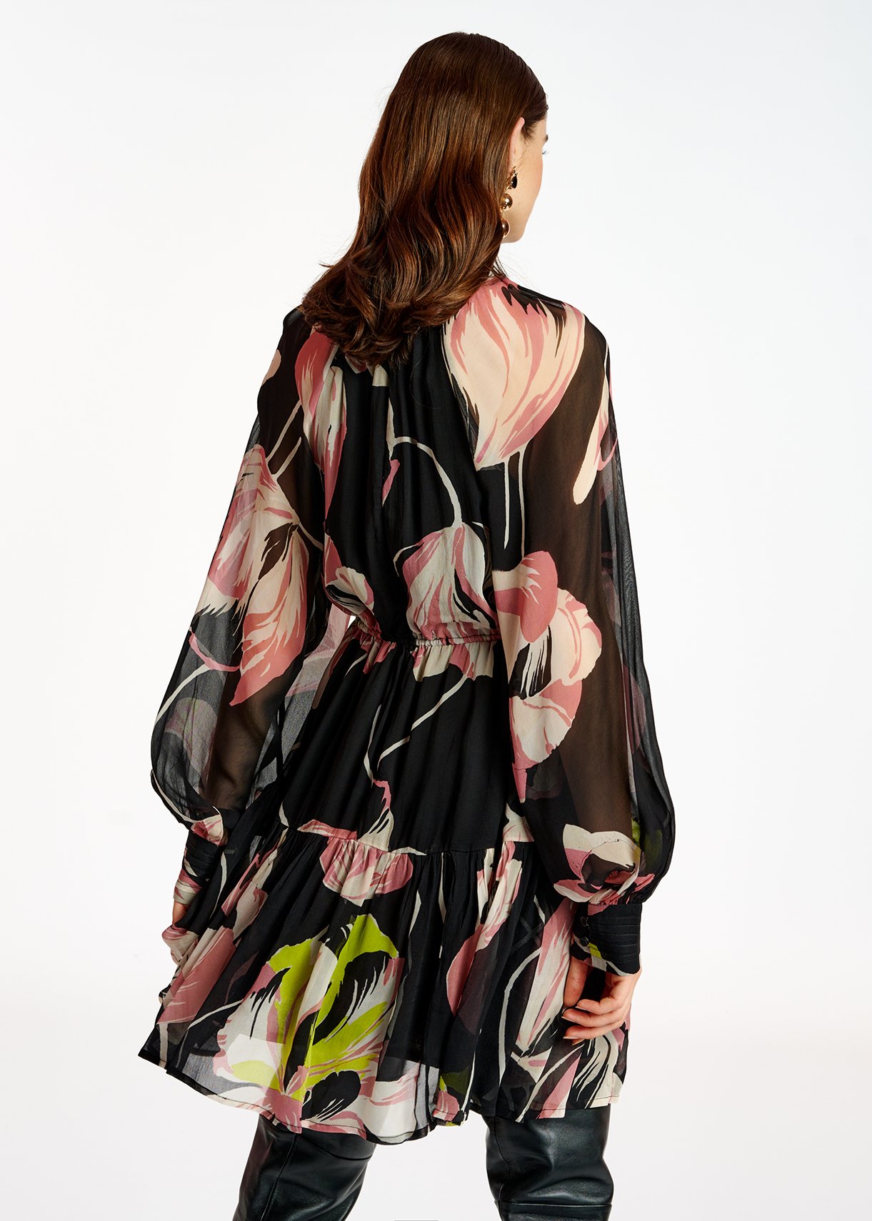 Zwarte mini-jurk met bloemenprint RE—SSENTIEL tweedehands photo 3