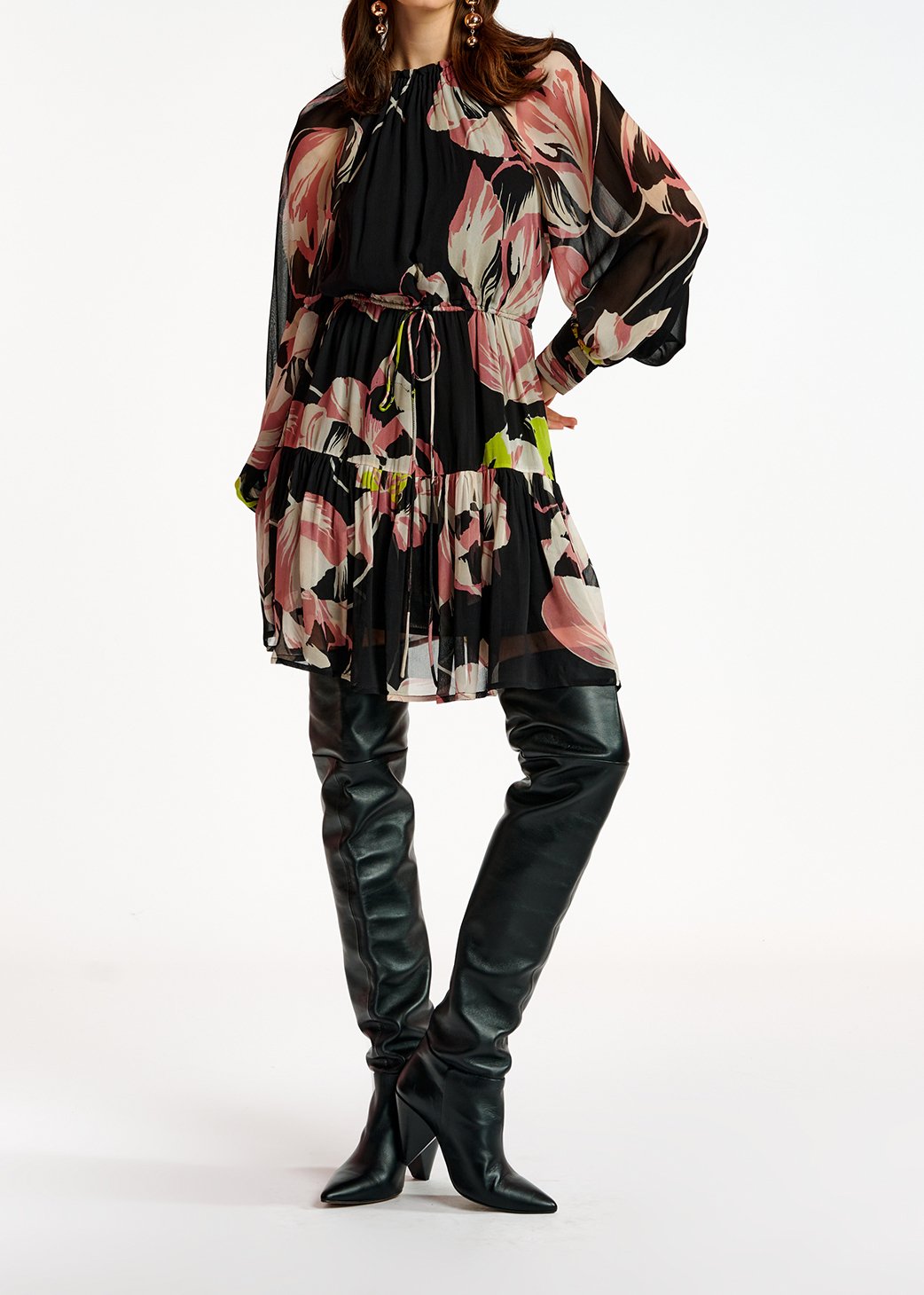 Zwarte mini-jurk met bloemenprint RE—SSENTIEL tweedehands photo 6