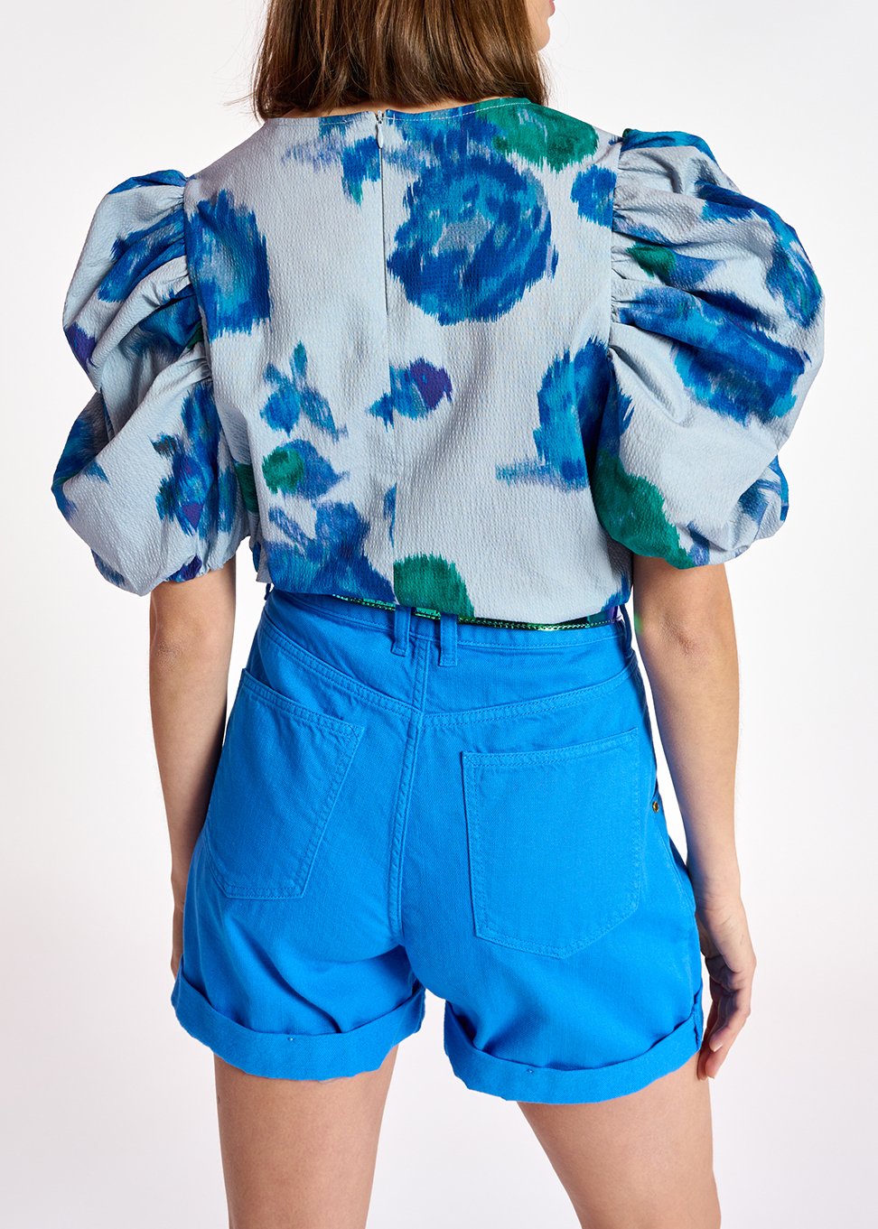 Light blue puffed sleeve top with floral print RE—SSENTIEL second-hand photo 5
