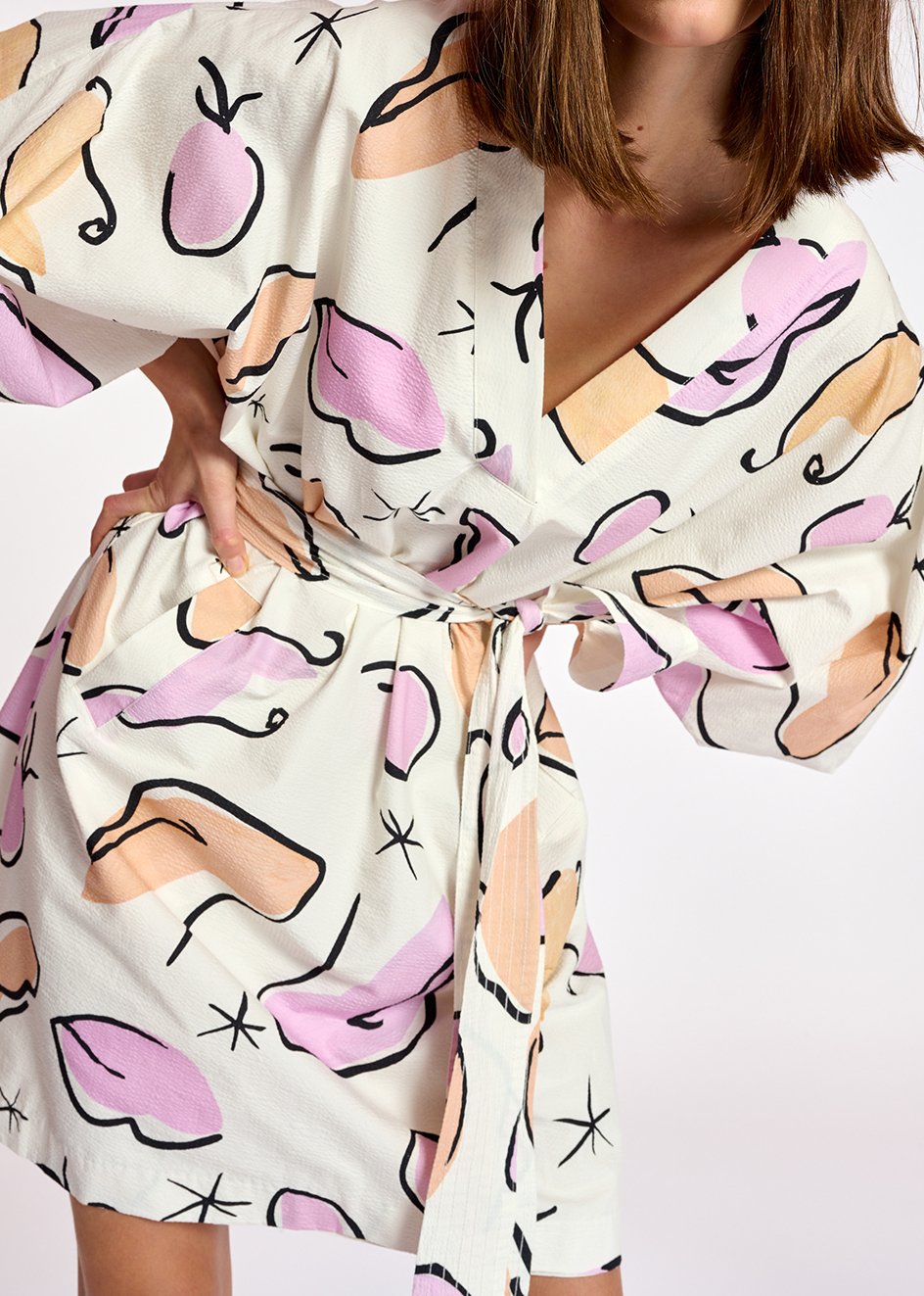 Witte mini-jurk met abstracte print RE—SSENTIEL tweedehands photo 7