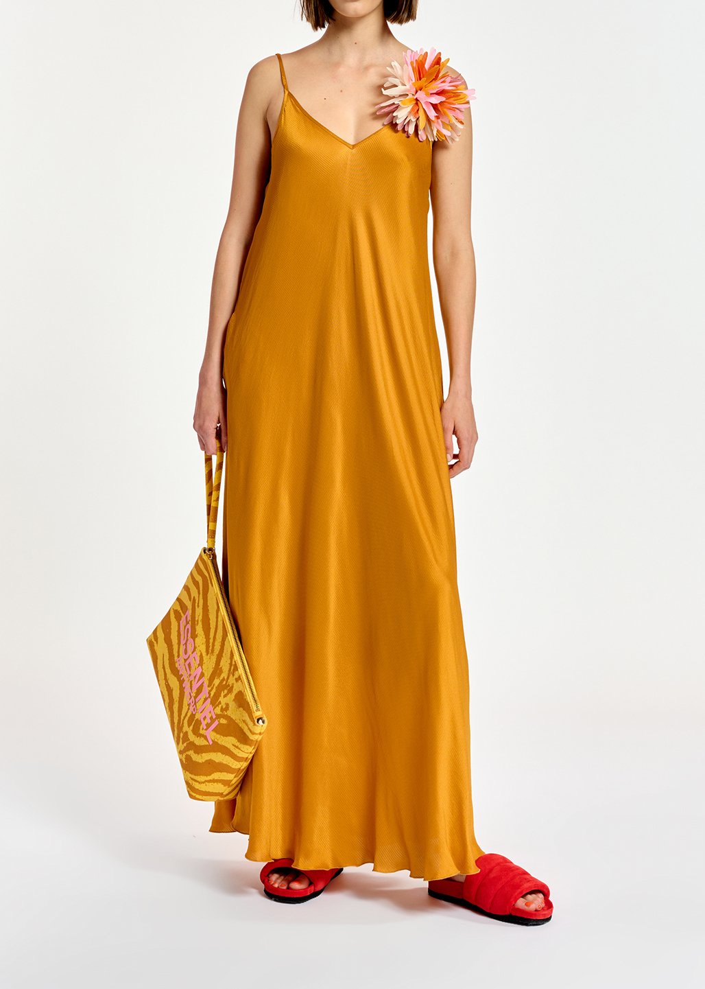 Robe midi ocre en V RE—SSENTIEL seconde main photo 3