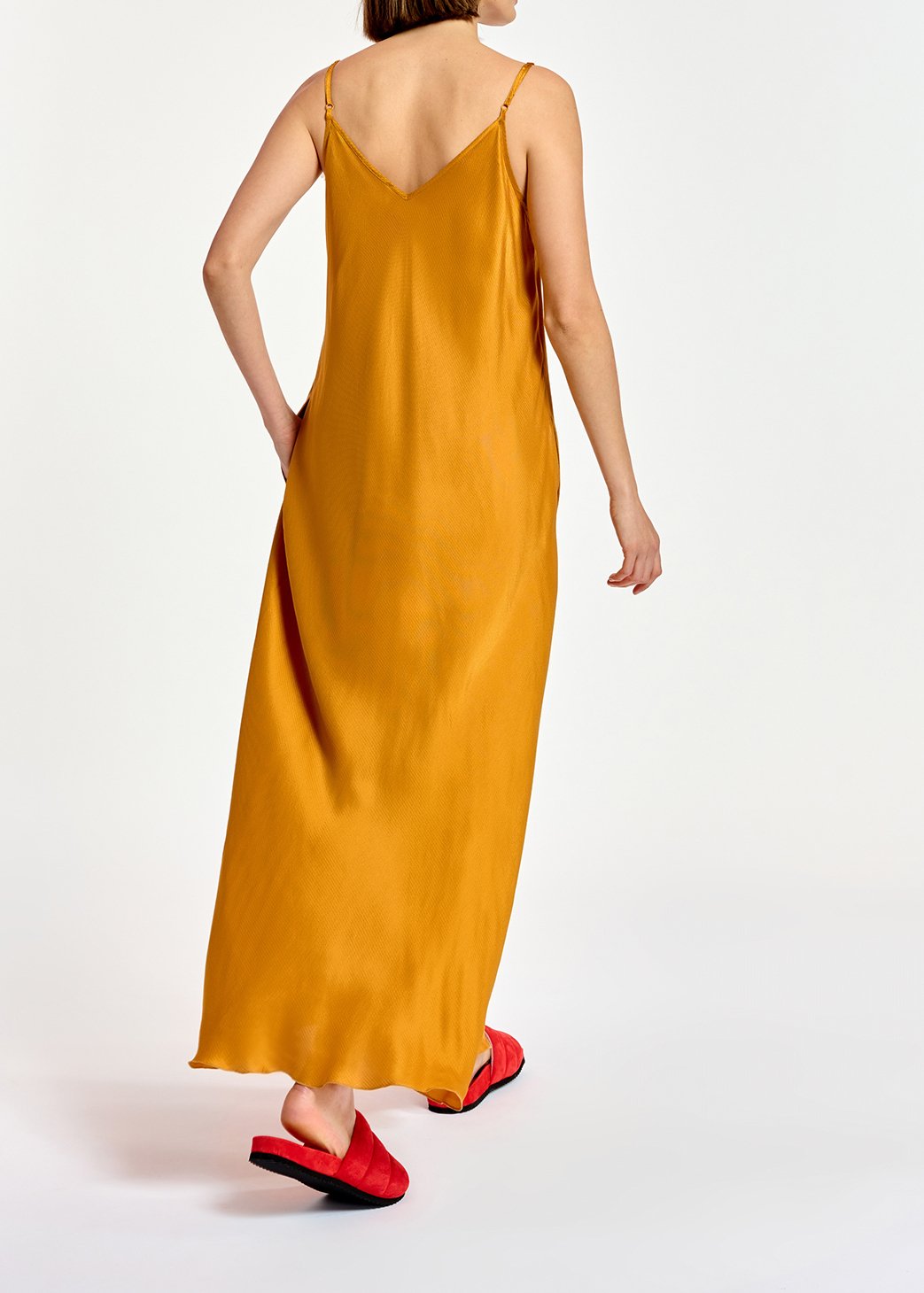Robe midi ocre en V RE—SSENTIEL seconde main photo 4