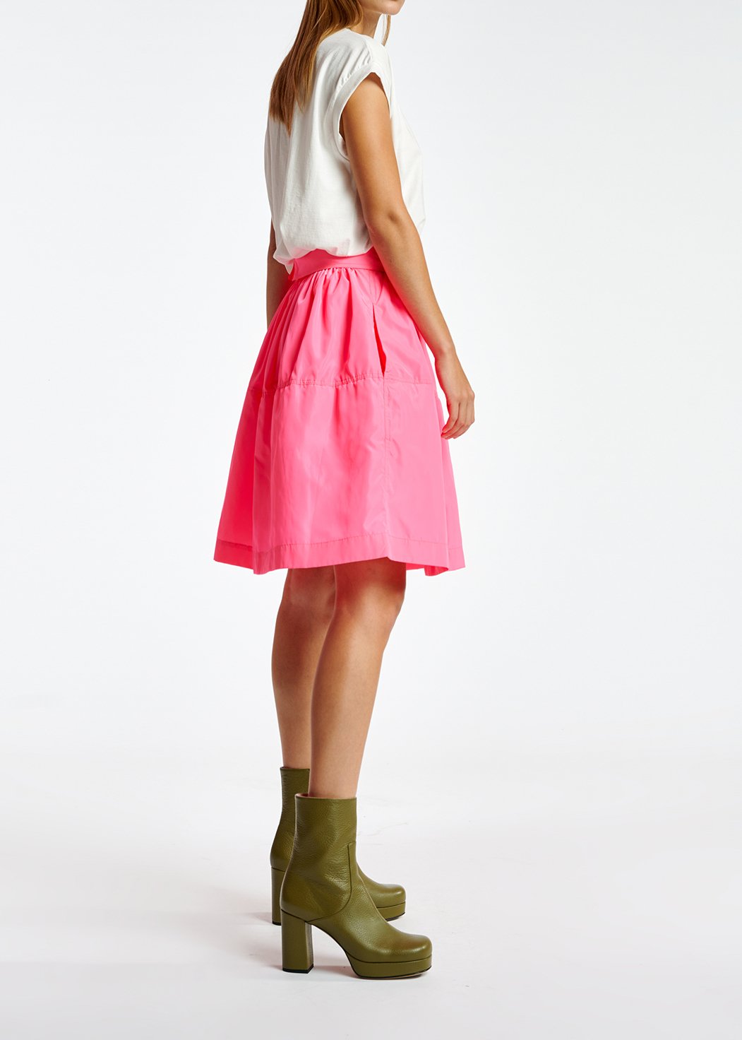 Neonroze midirok met plooien RE—SSENTIEL tweedehands photo 3
