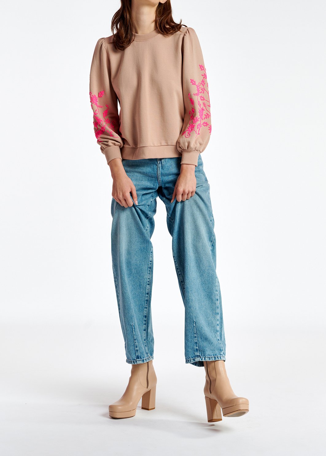 Sweatshirt rose vintage avec broderies roses RE—SSENTIEL seconde main photo 7