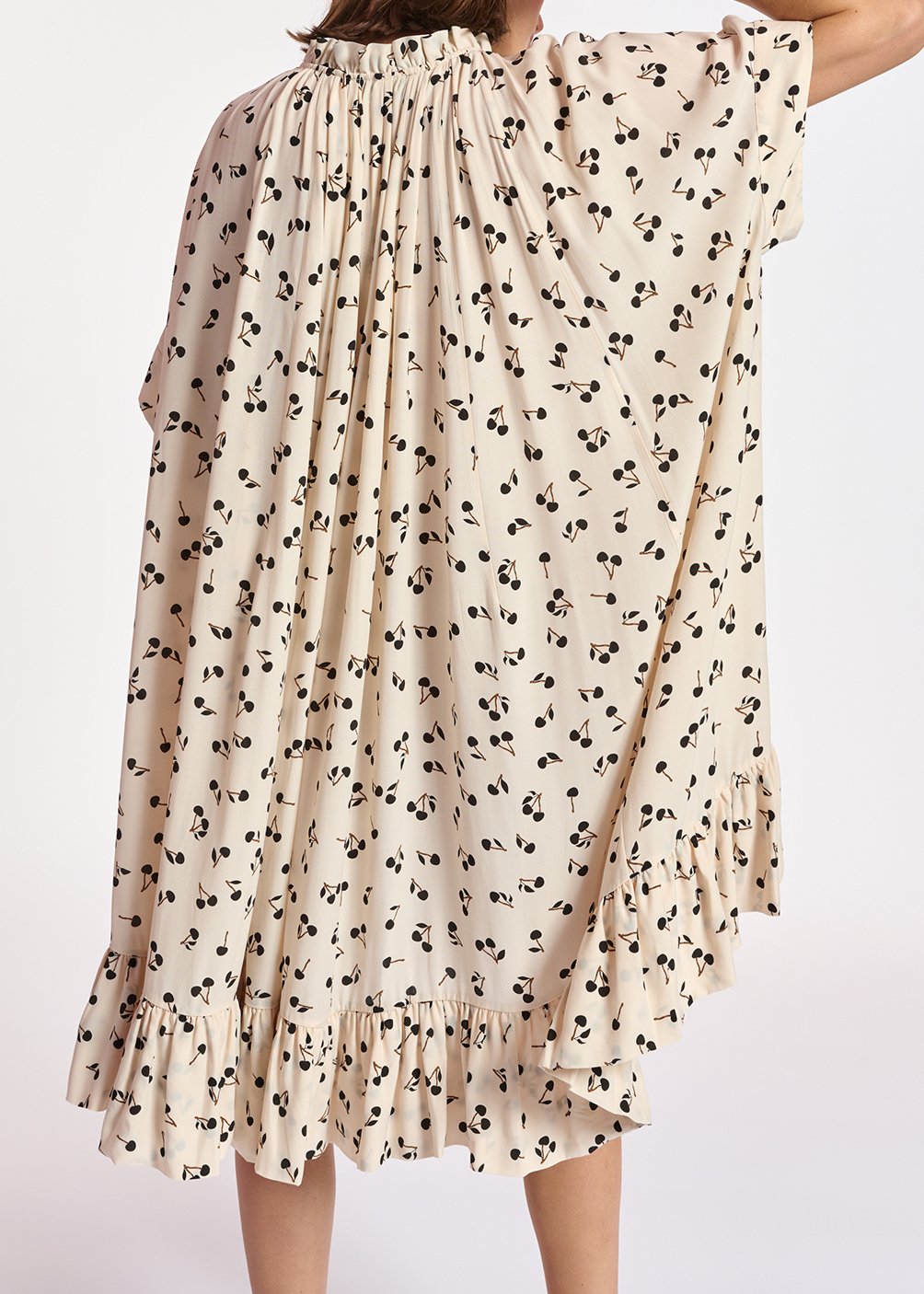 Robe blanc cassé oversize à  cerises RE—SSENTIEL seconde main photo 4