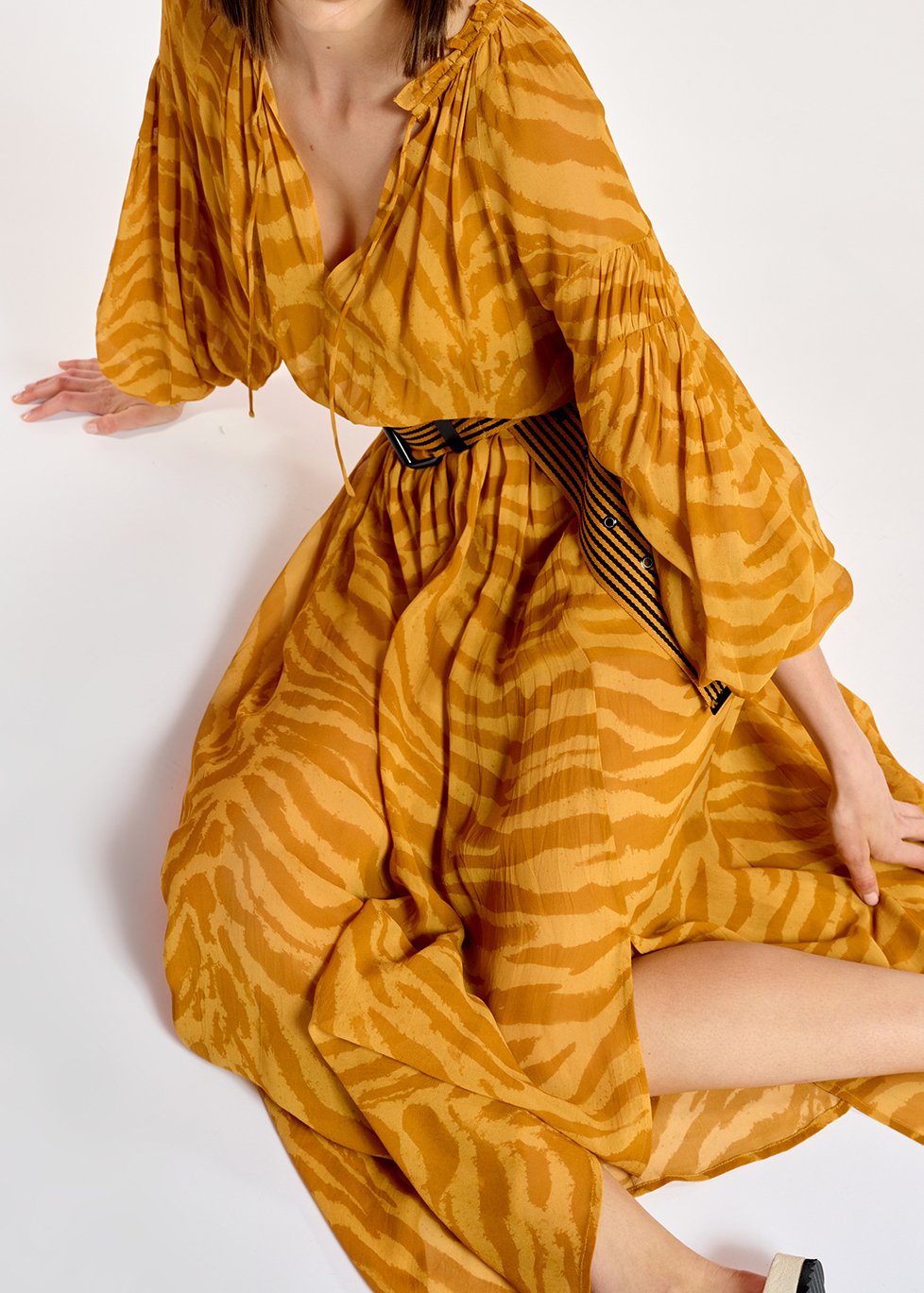Maxi robe à  imprimé zèbre ocre RE—SSENTIEL seconde main photo 6