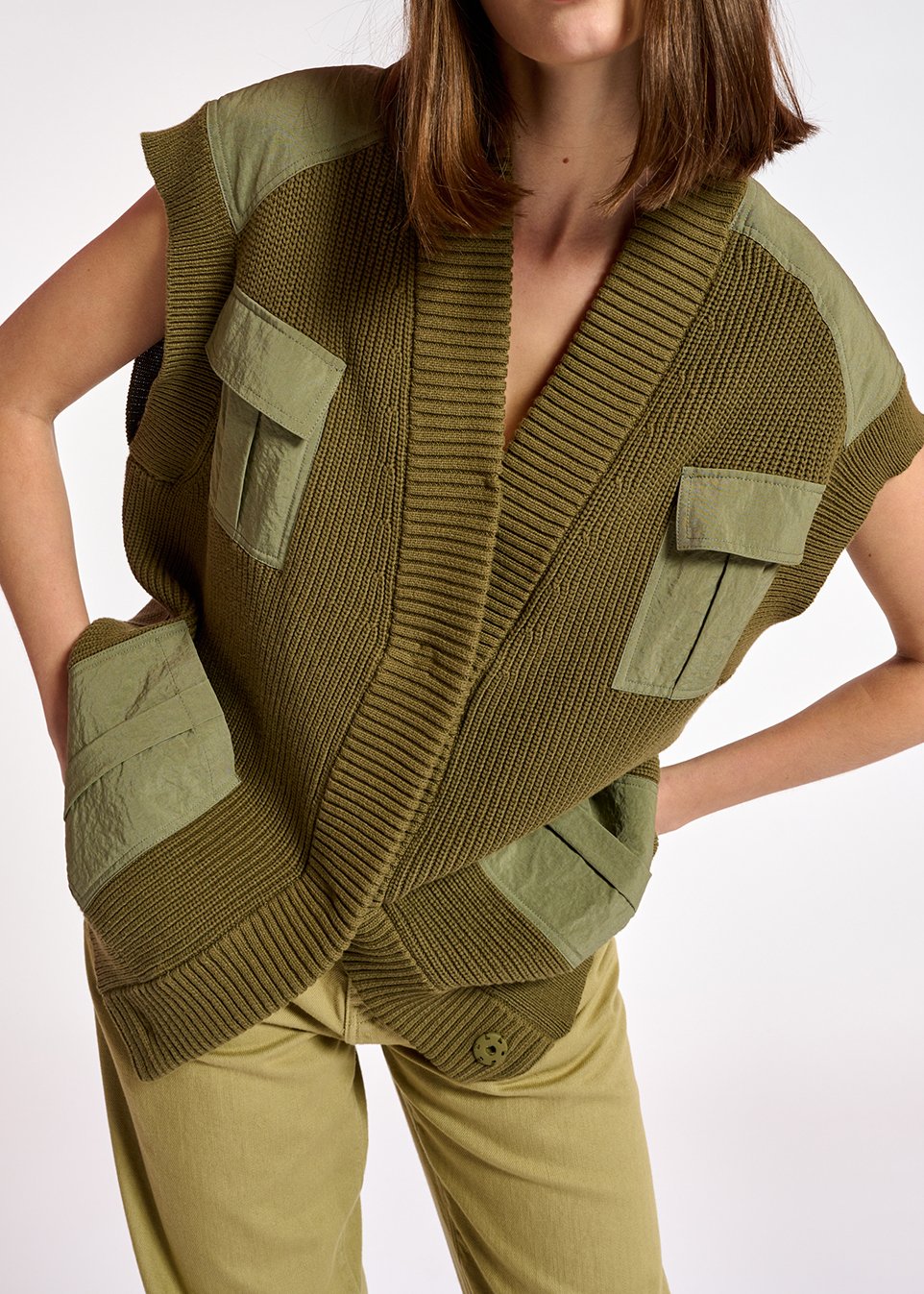 Khaki sleeveless utility-inspired cardigan RE—SSENTIEL second-hand photo 3