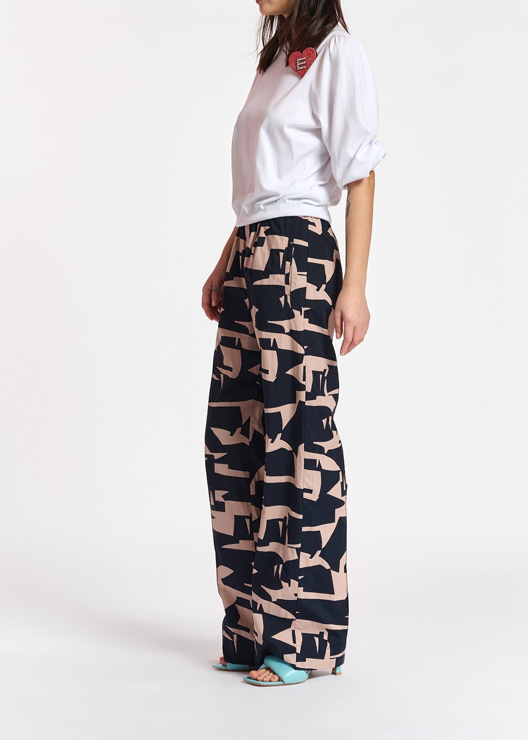 Beige cotton pants with dark blue graphic print RE—SSENTIEL second-hand photo 4