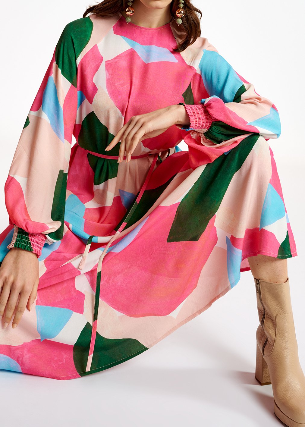 Lichtroze, roze en blauwe maxi-jurk met grafische print RE—SSENTIEL tweedehands photo 3
