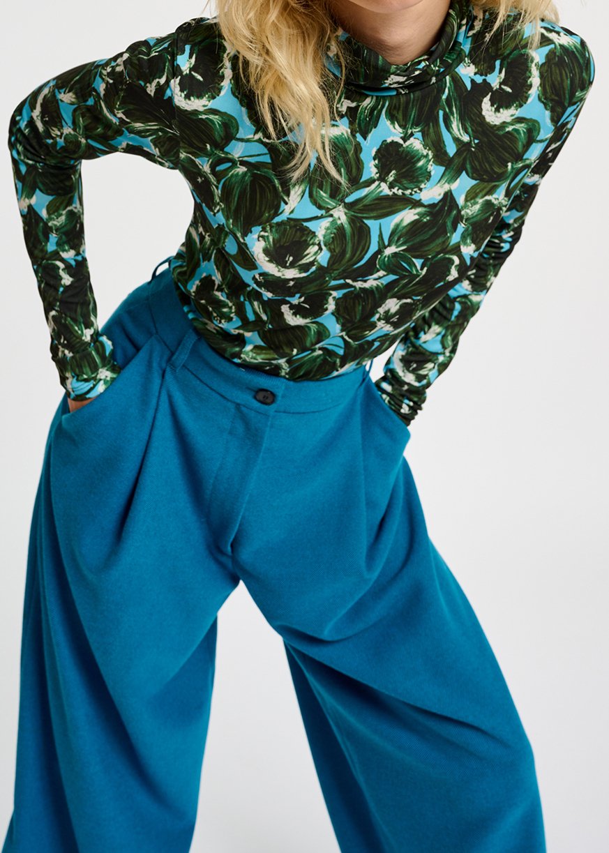 Blue and dark green leaf-print turtleneck top RE—SSENTIEL second-hand photo 3