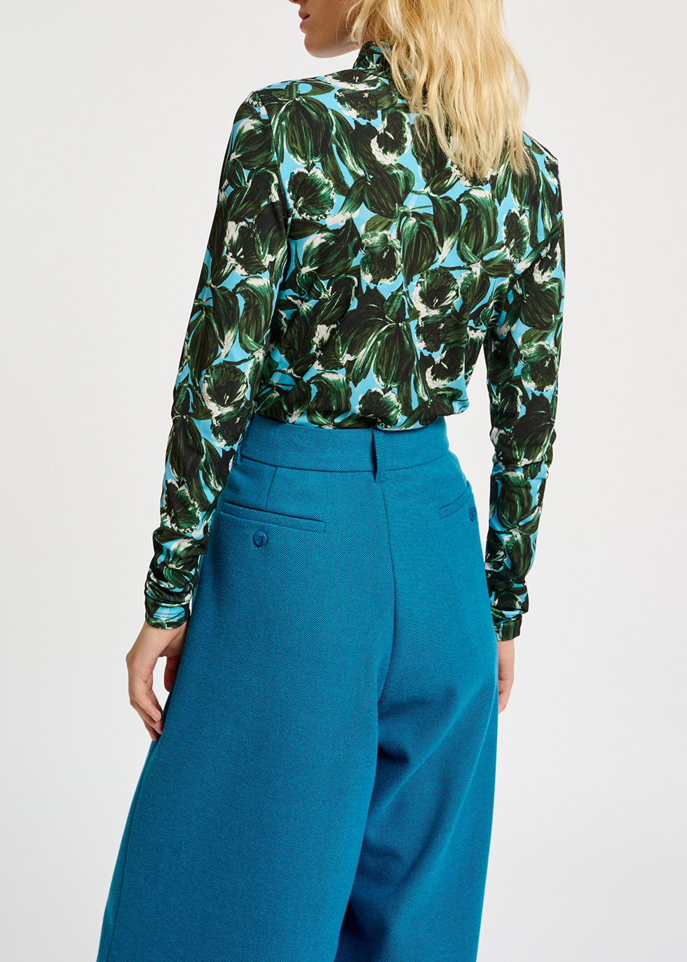 Blue and dark green leaf-print turtleneck top RE—SSENTIEL second-hand photo 4