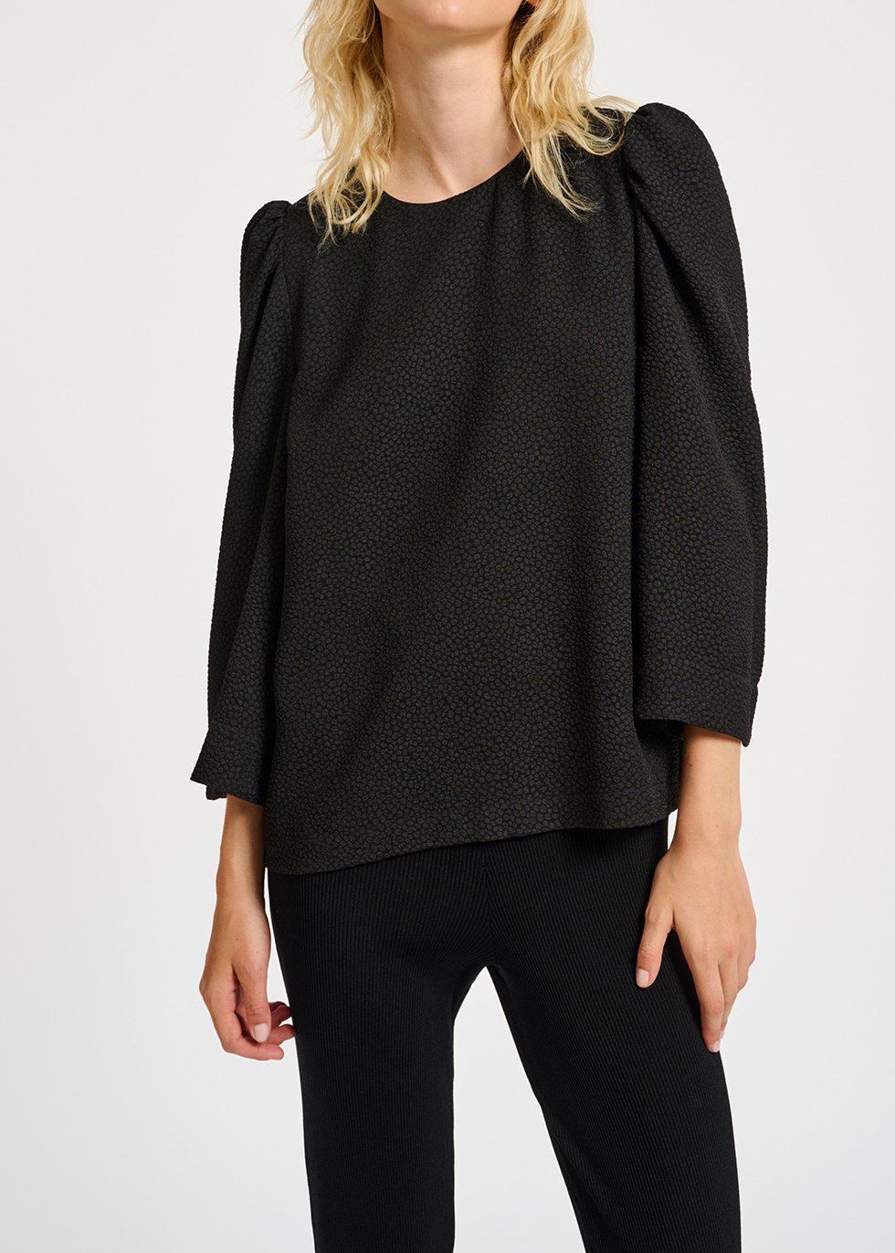 Zwarte top met trompetmouwen RE—SSENTIEL tweedehands photo 5