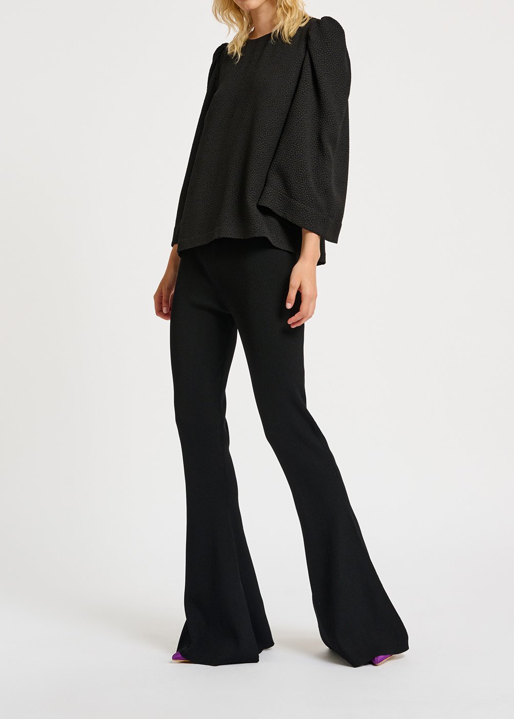 Zwarte top met trompetmouwen RE—SSENTIEL tweedehands photo 7