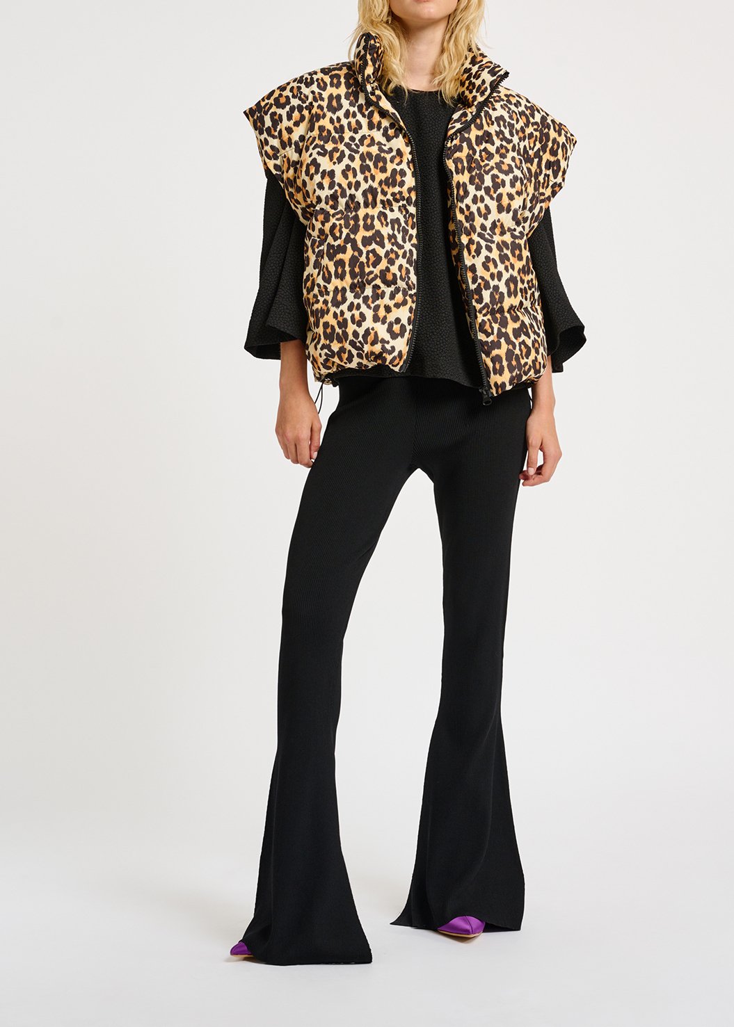 Zwarte top met trompetmouwen RE—SSENTIEL tweedehands photo 8