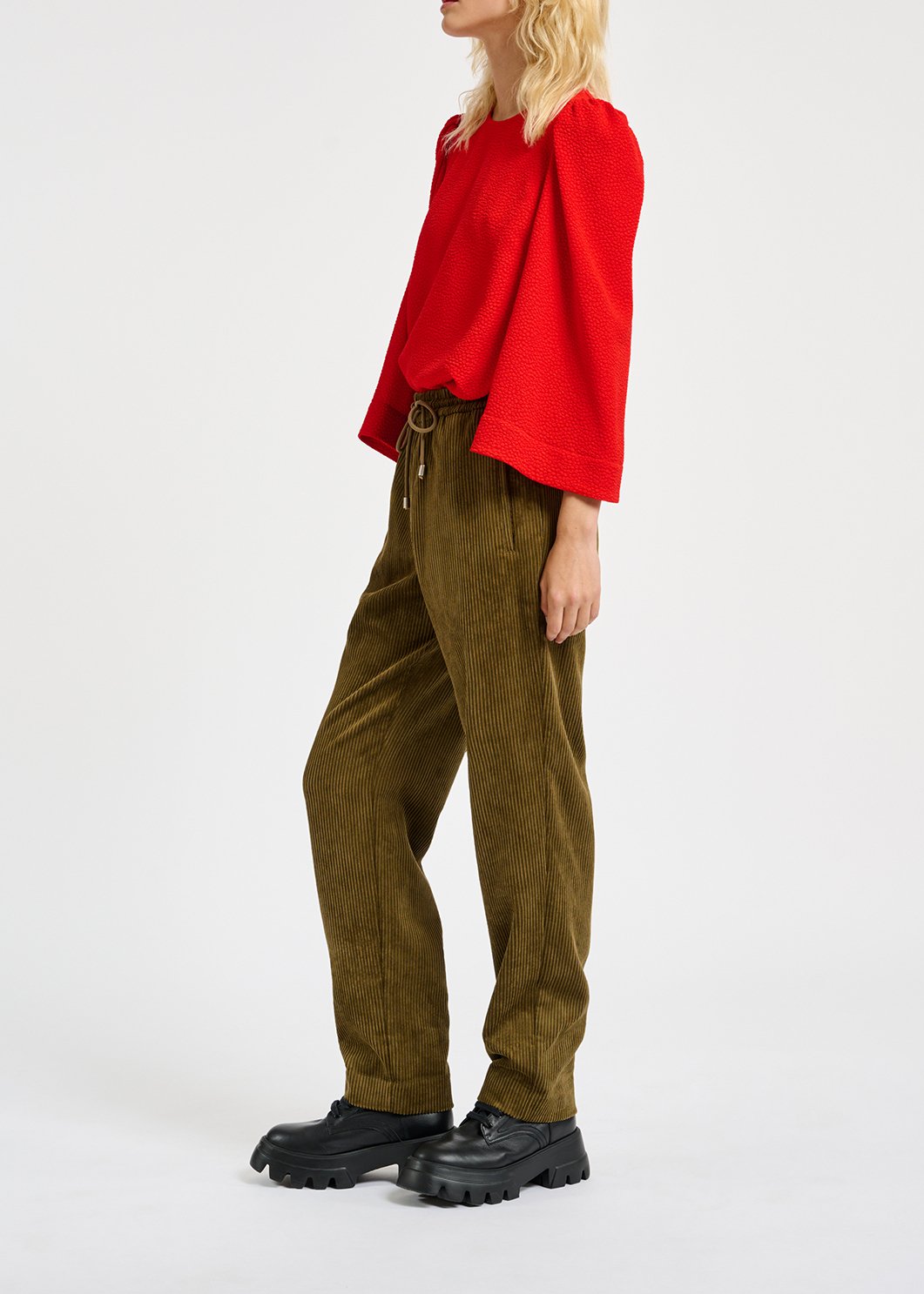 Pantalon fuselé en velours kaki RE—SSENTIEL seconde main photo 4