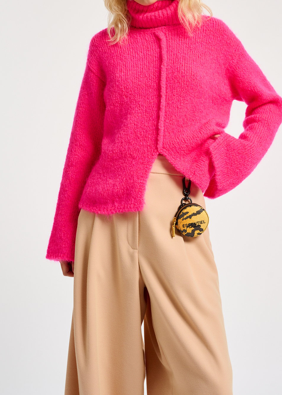 Pull à  col roulé en mohair mélangé rose néon RE—SSENTIEL seconde main photo 3