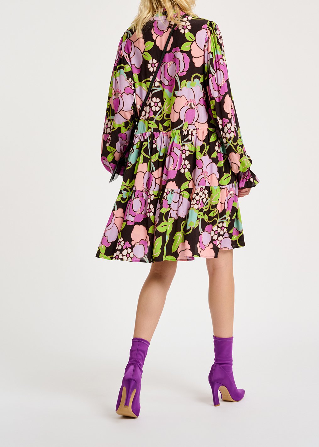 Zwarte midi-jurk met volants en bloemen RE—SSENTIEL tweedehands photo 6